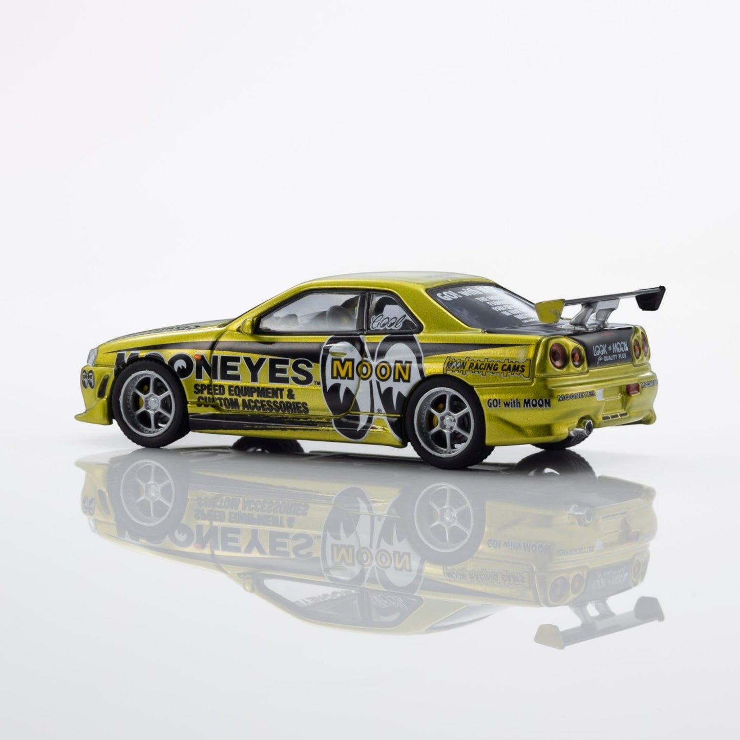Kyosho - Pre-Order - NISSAN SKYLINE GT-R (R34) MOONEYES 1 WITH LED 2026 - 07134LM1