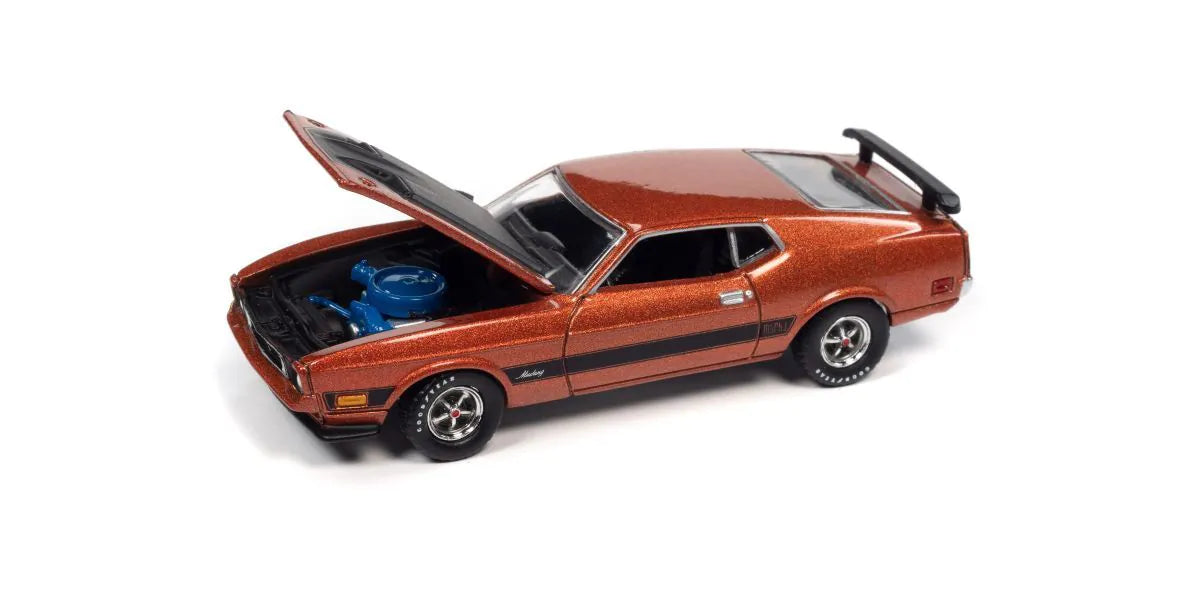 AUTO WORLD - 1973 FORD MUSTANG MACH 1 - Copper / Flat Black - 1:64 - AWSP099A