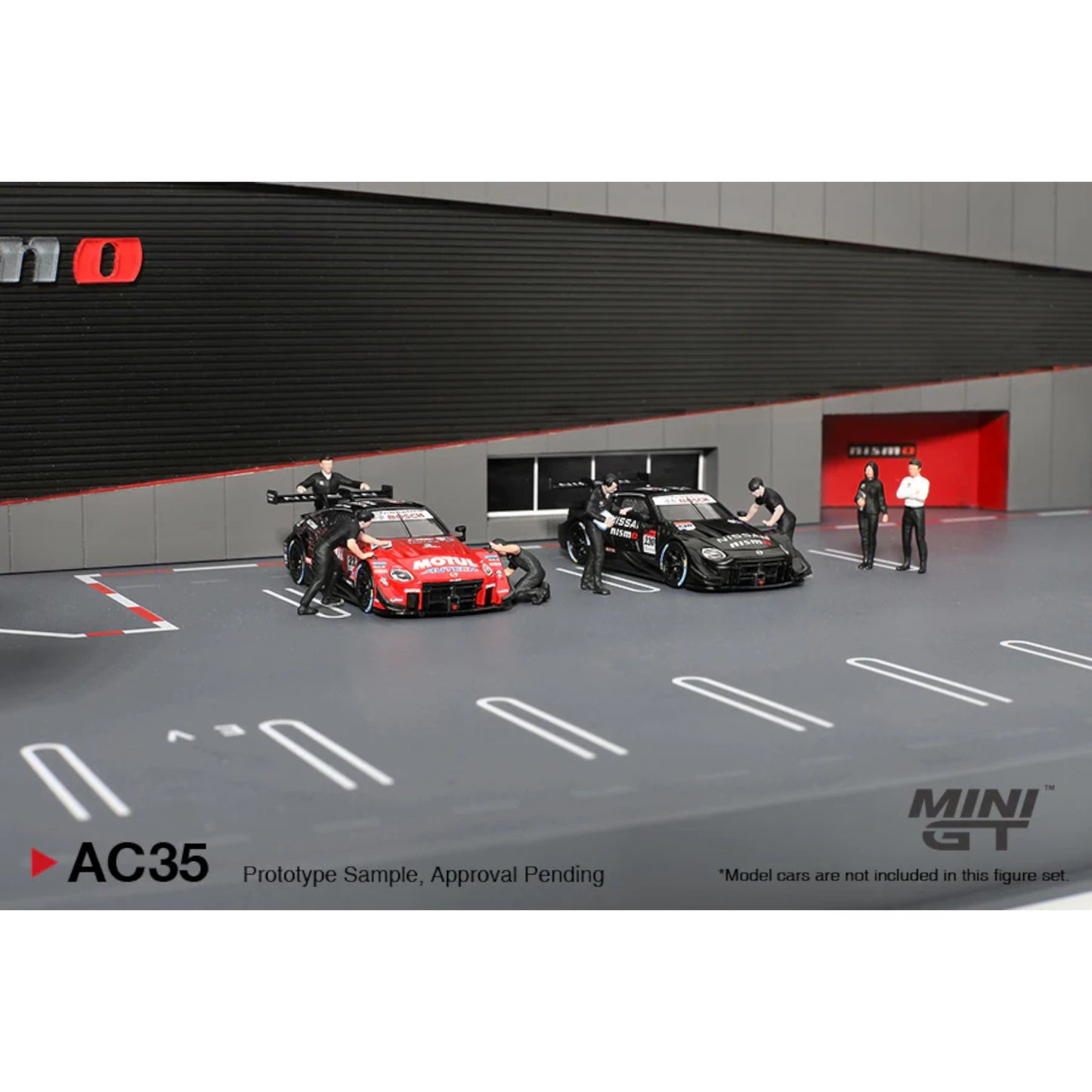 Mini GT - Pre-Order - Diorama NISSAN NISMO AC34 + NISMO Technician Team AC35 Figurenset