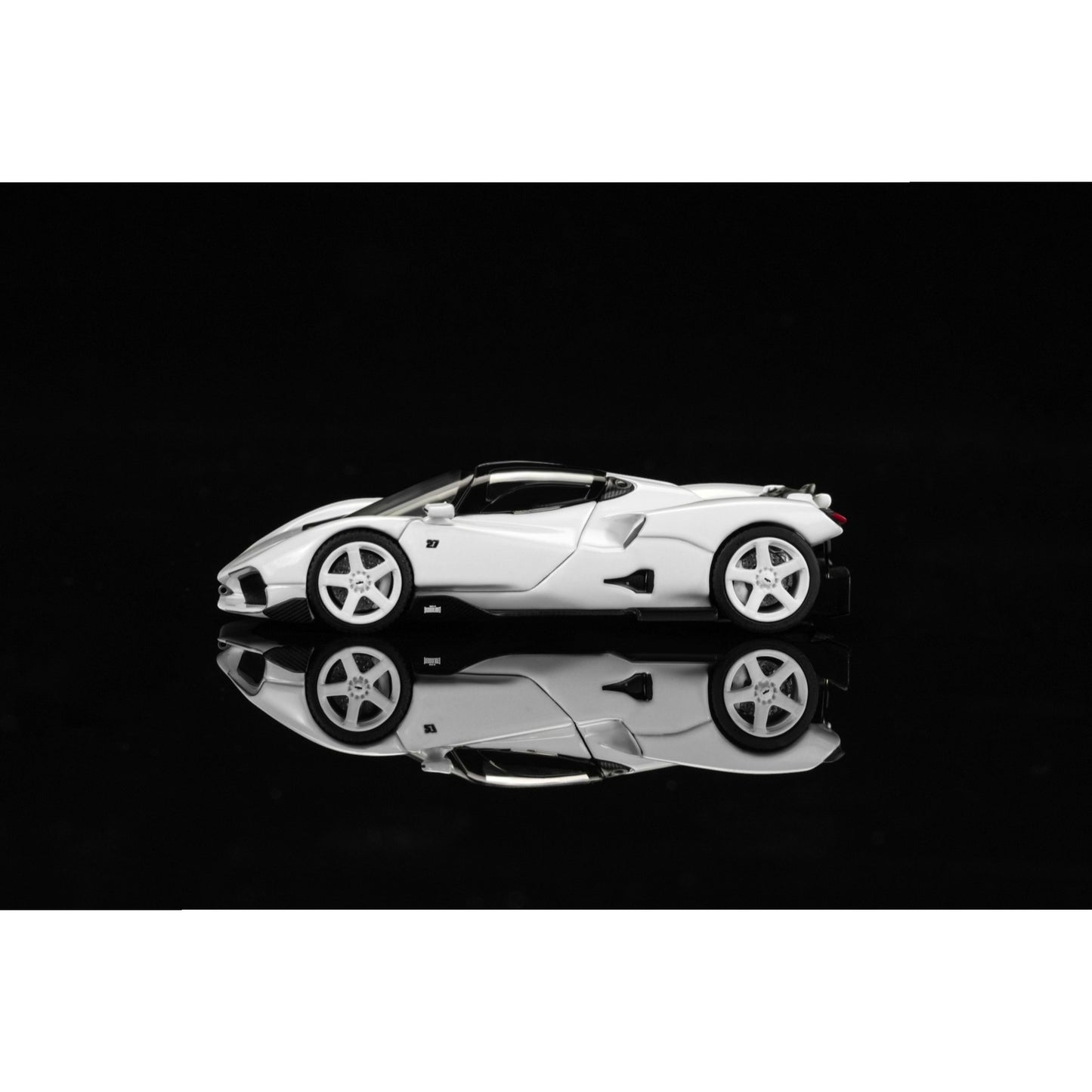 Motorhelix - Pre-Order - Nilu Hypercar - Suzuka White - M67002
