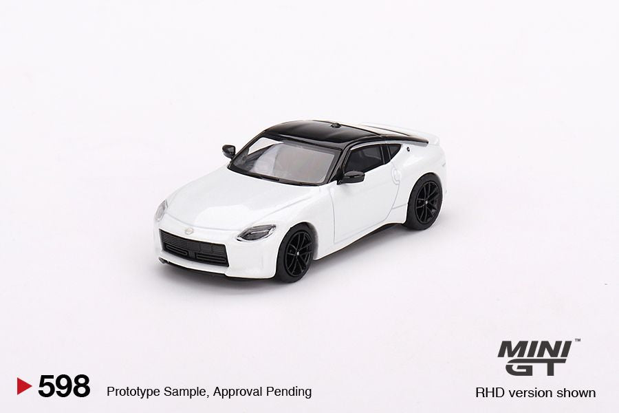 Mini GT - Nissan Fairlady Z Version ST 2023 Everest White - MGT00598 (LHD) - 1:64