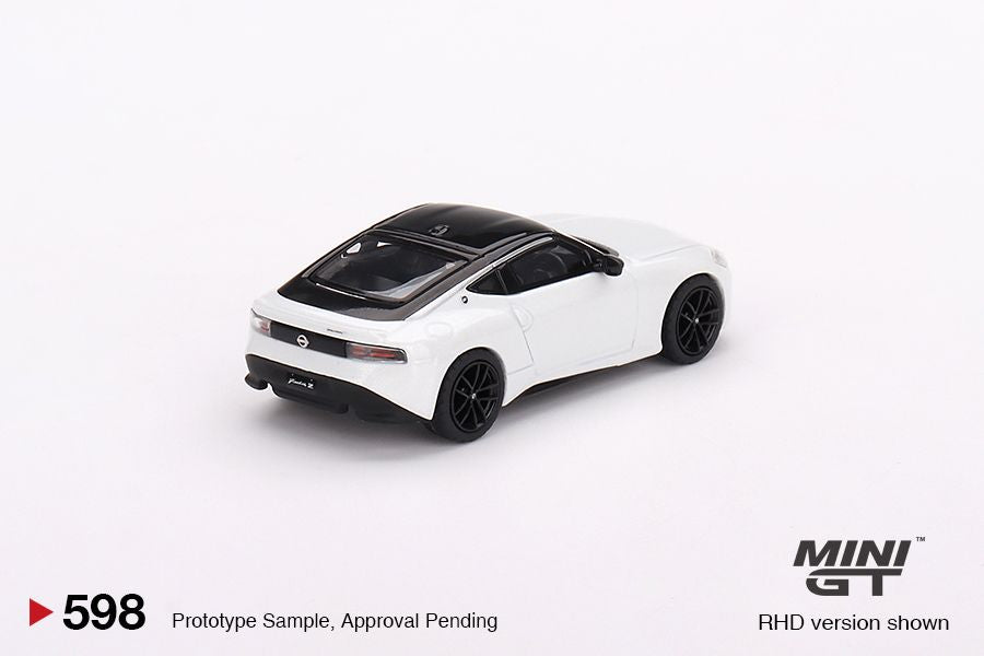 Mini GT - Nissan Fairlady Z Version ST 2023 Everest White - MGT00598 (LHD) - 1:64