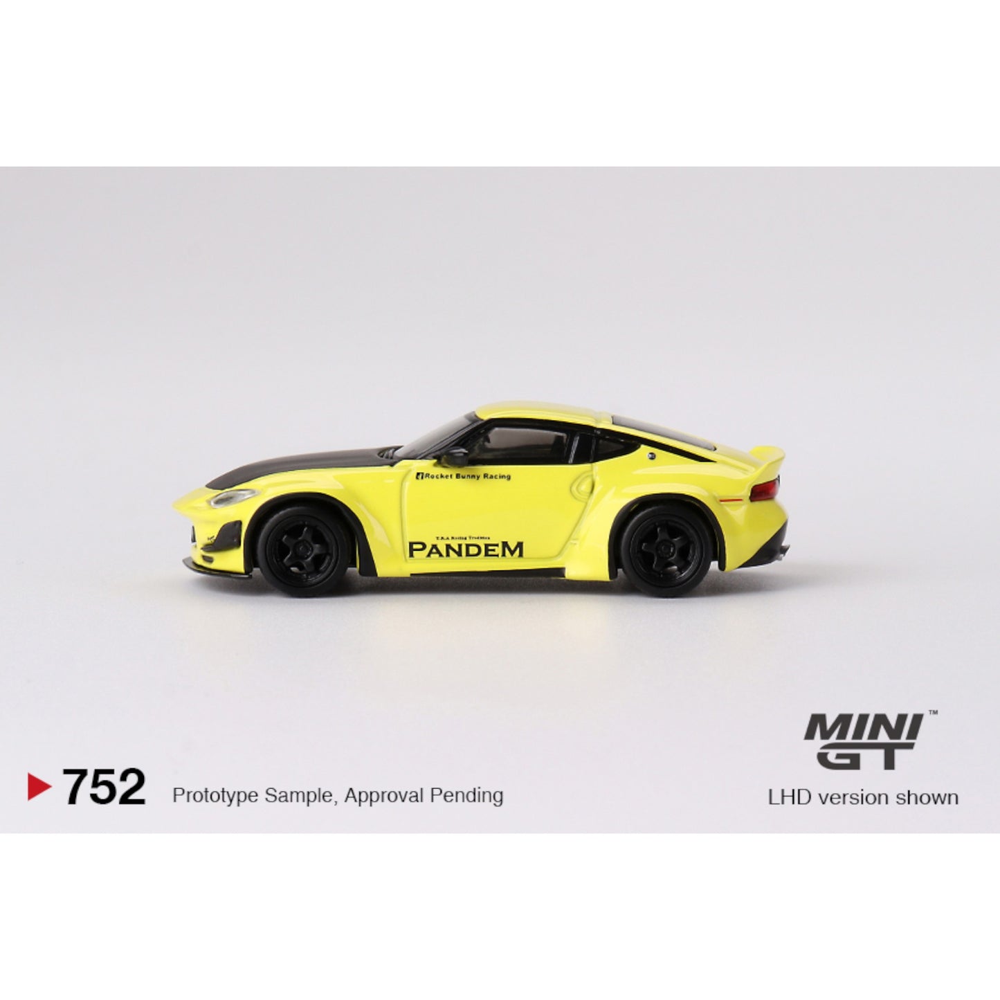 Mini GT - 2024 NISSAN Z 400 YELLOW PANDEM - MGT00752 (LHD) - 1:64
