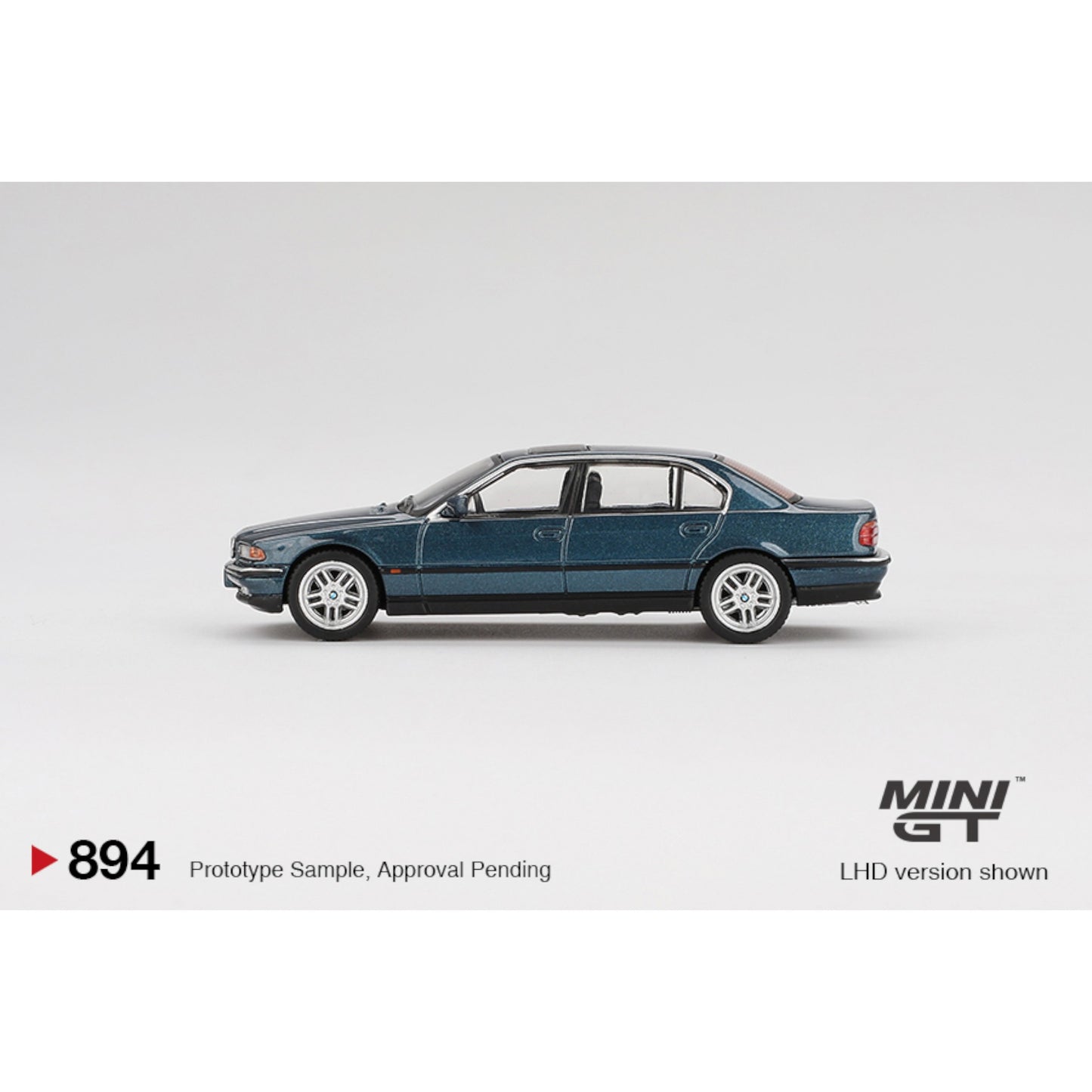 Mini GT - BMW 750IL Sorrento Blue Metallic - MGT00894 (LHD)