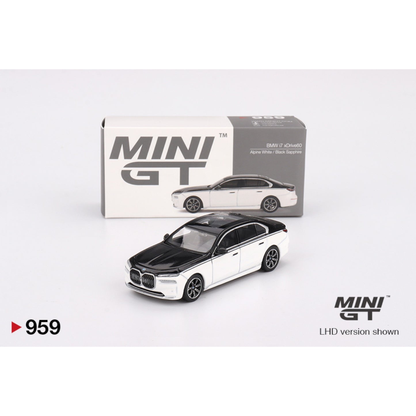 Mini GT - BMW i7 xDrive60 Alpine White / Black Sapphire - MGT00959-BL (LHD)