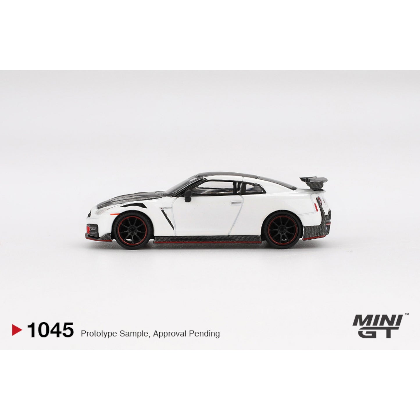 Mini GT - Pre-Order - Nissan GT-R Nismo 2024 Brilliant White Pearl - MGT01045 (LHD)