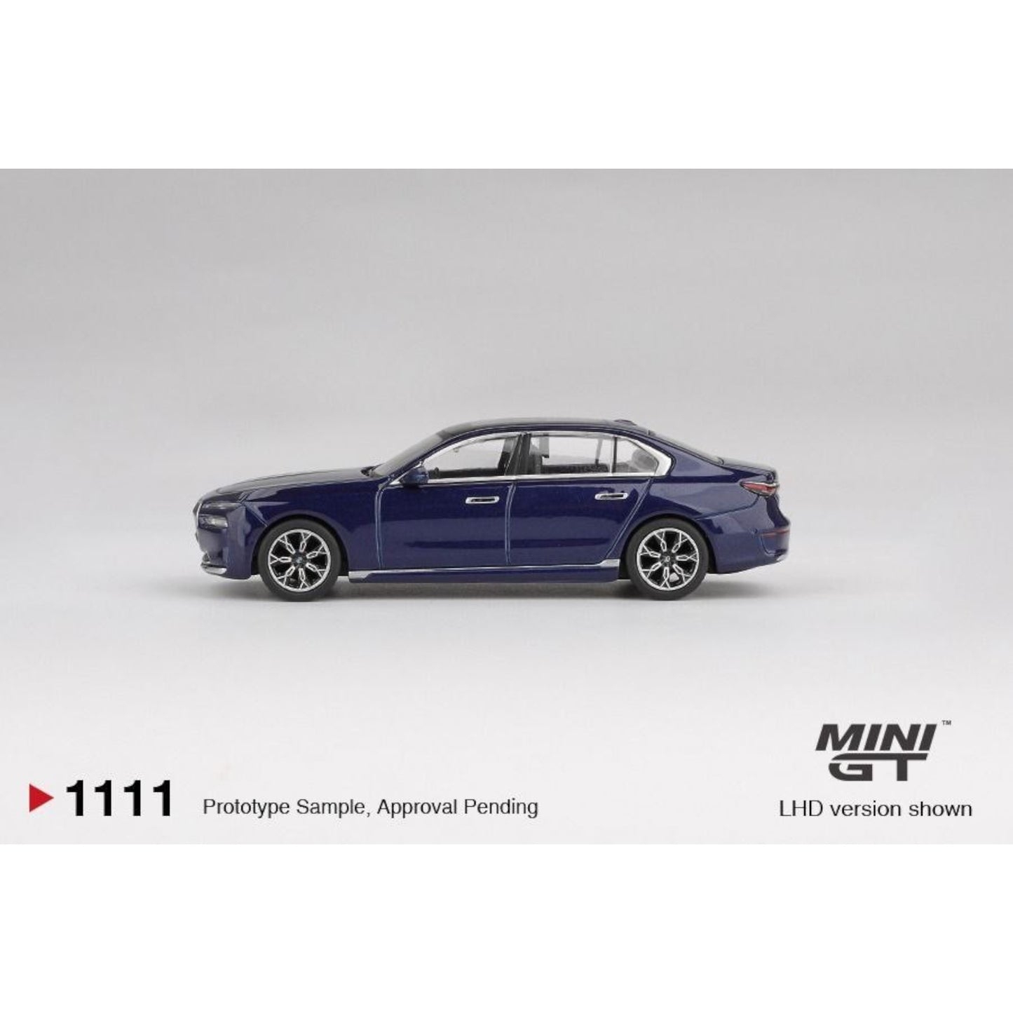 Mini GT - Pre-Order - BMW i7 xDrive60 Tanzanite Blue Metallic - MGT01111 (LHD)