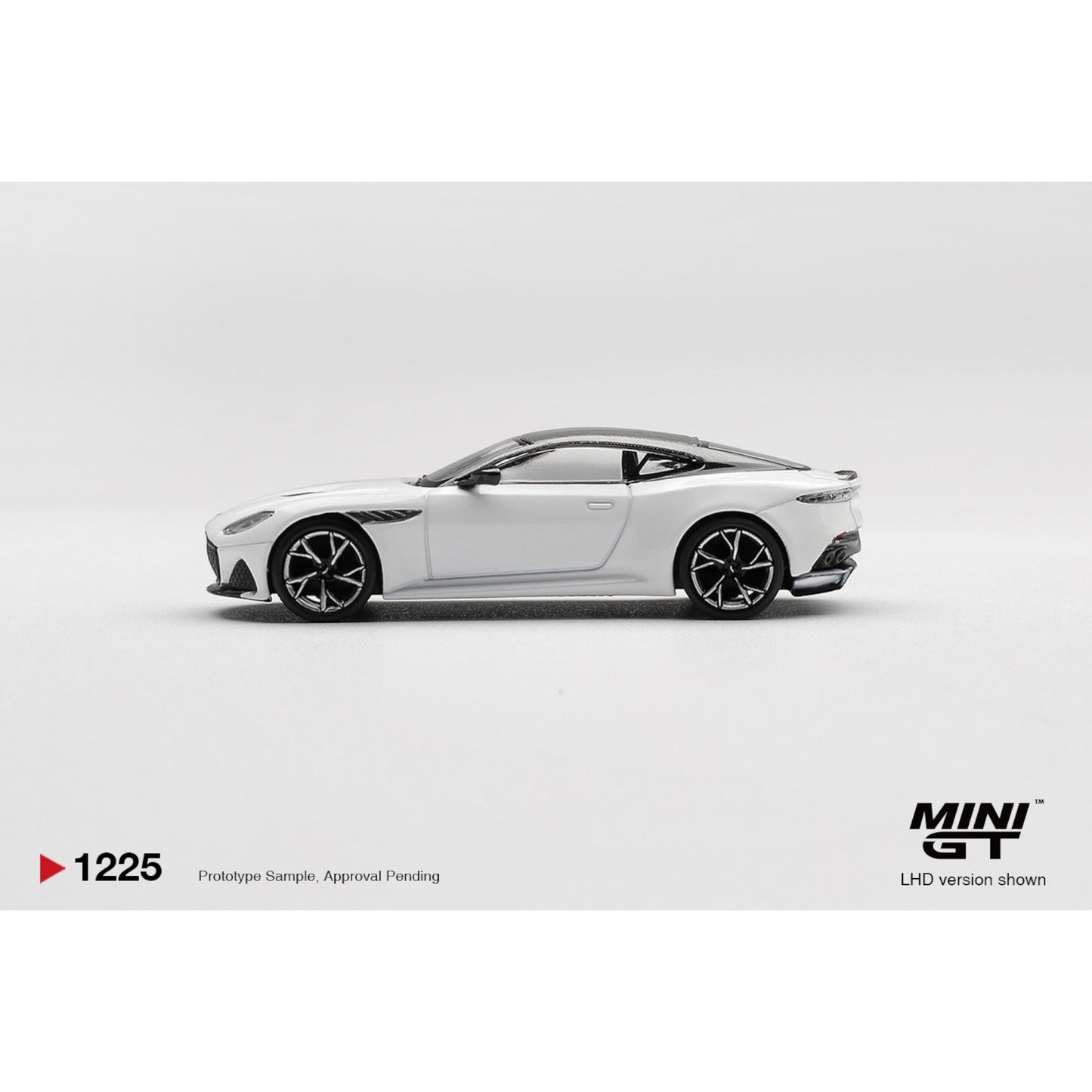 Mini GT - Pre-Order - Aston Martin DBS Stratus White - MGT01225 (LHD)