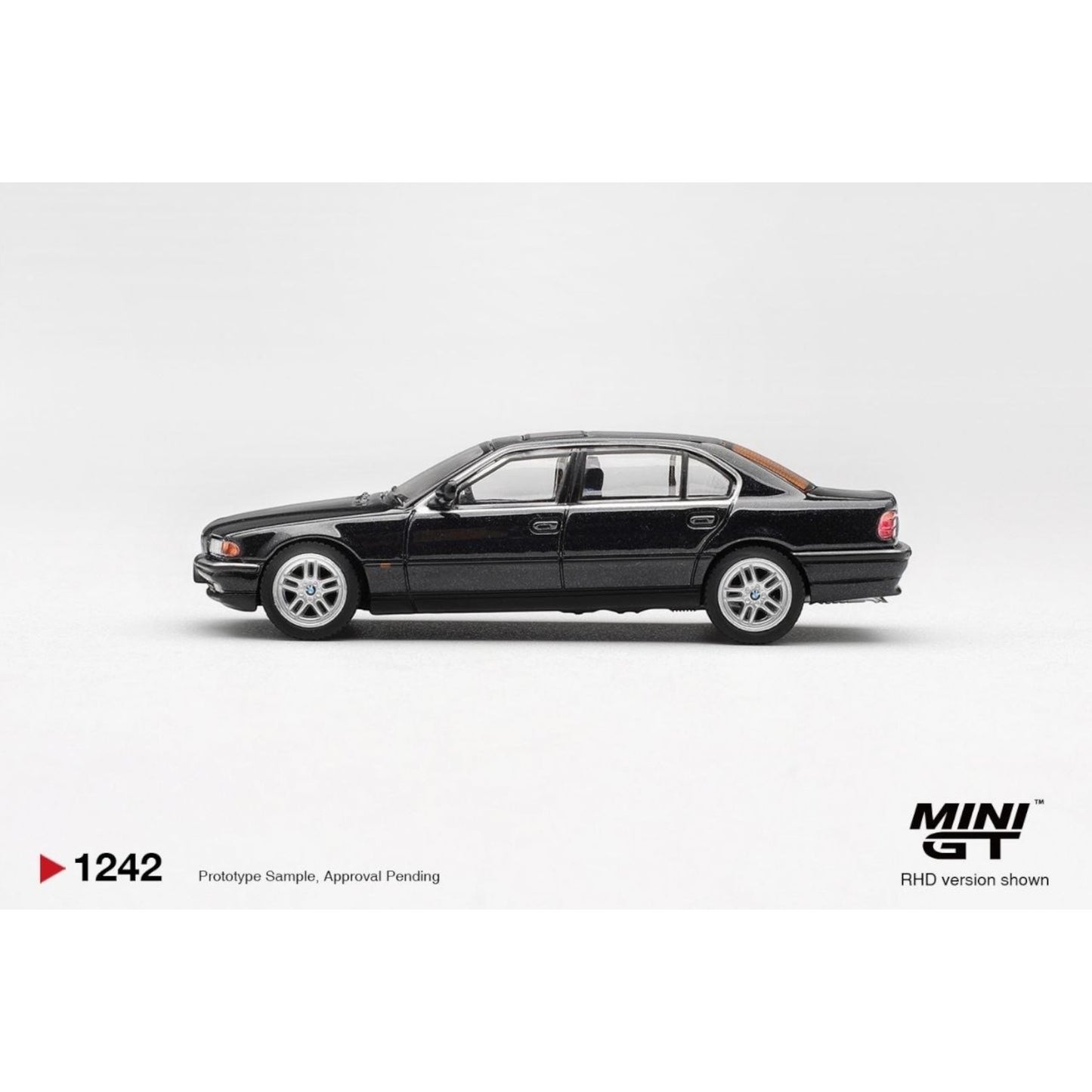 Mini GT - Pre-Order - BMW 750IL Black Sapphire - MGT01242 (LHD)