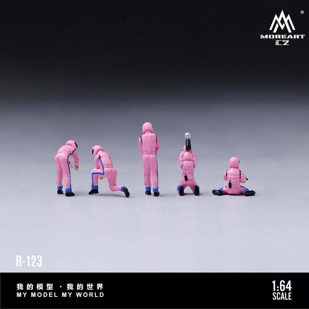 MoreArt - Pre-Order - Racing Team Maintenance Figure Set pink - Resin - MO223123