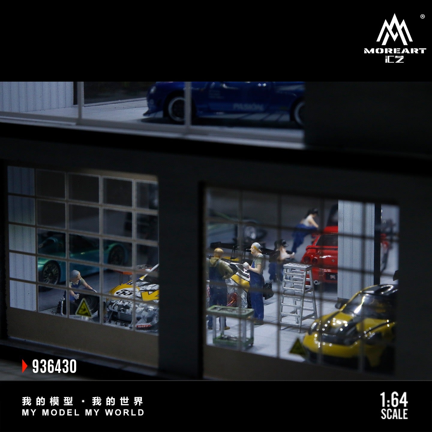 MoreArt - Pre-Order - Double-Deck Car Exhibition Hall Diorama mit Beleuchtung - MO936430