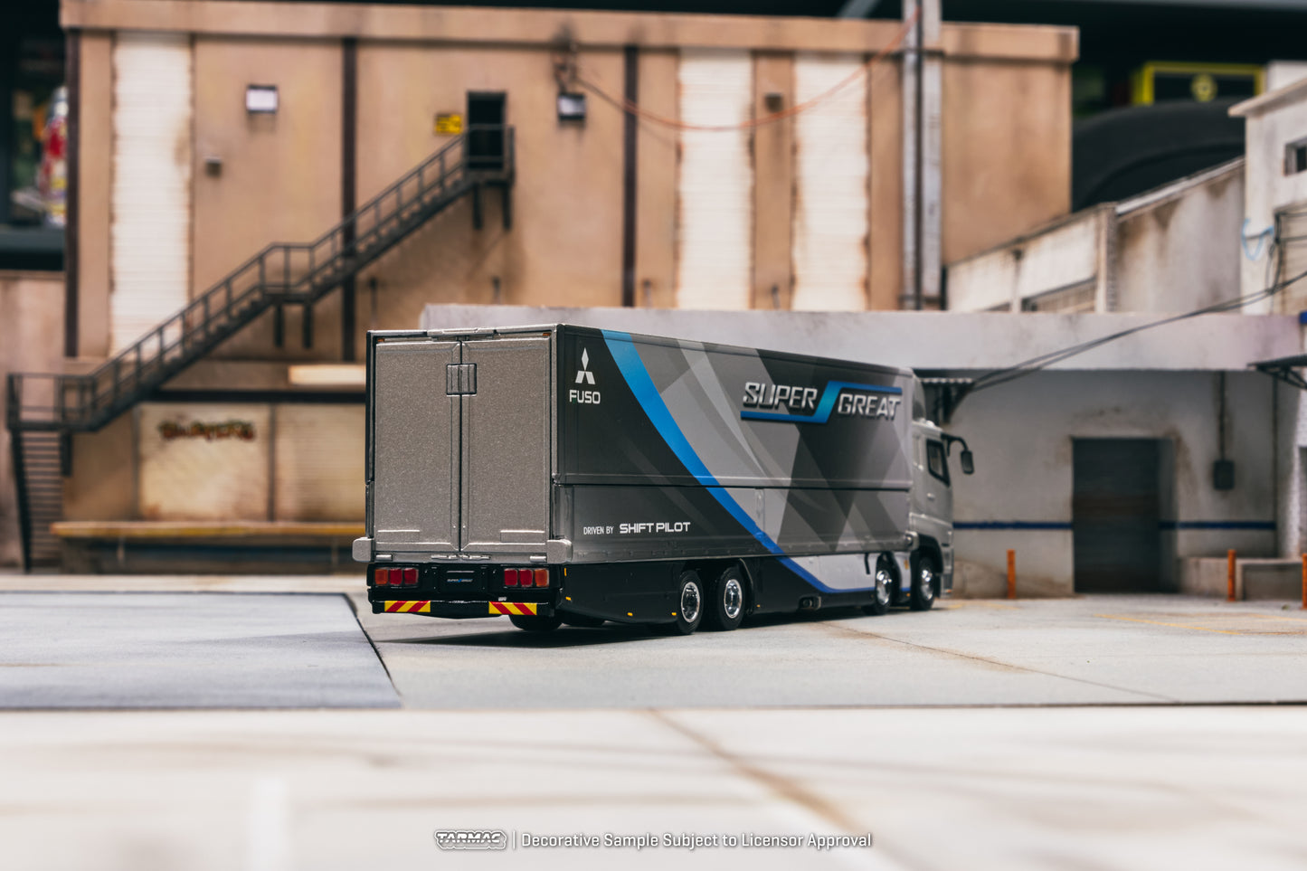 Tarmac Works - Mitsubishi Fuso Super Great Truck, white/blue/grey - 1:64 - T64T-TL001-FSG