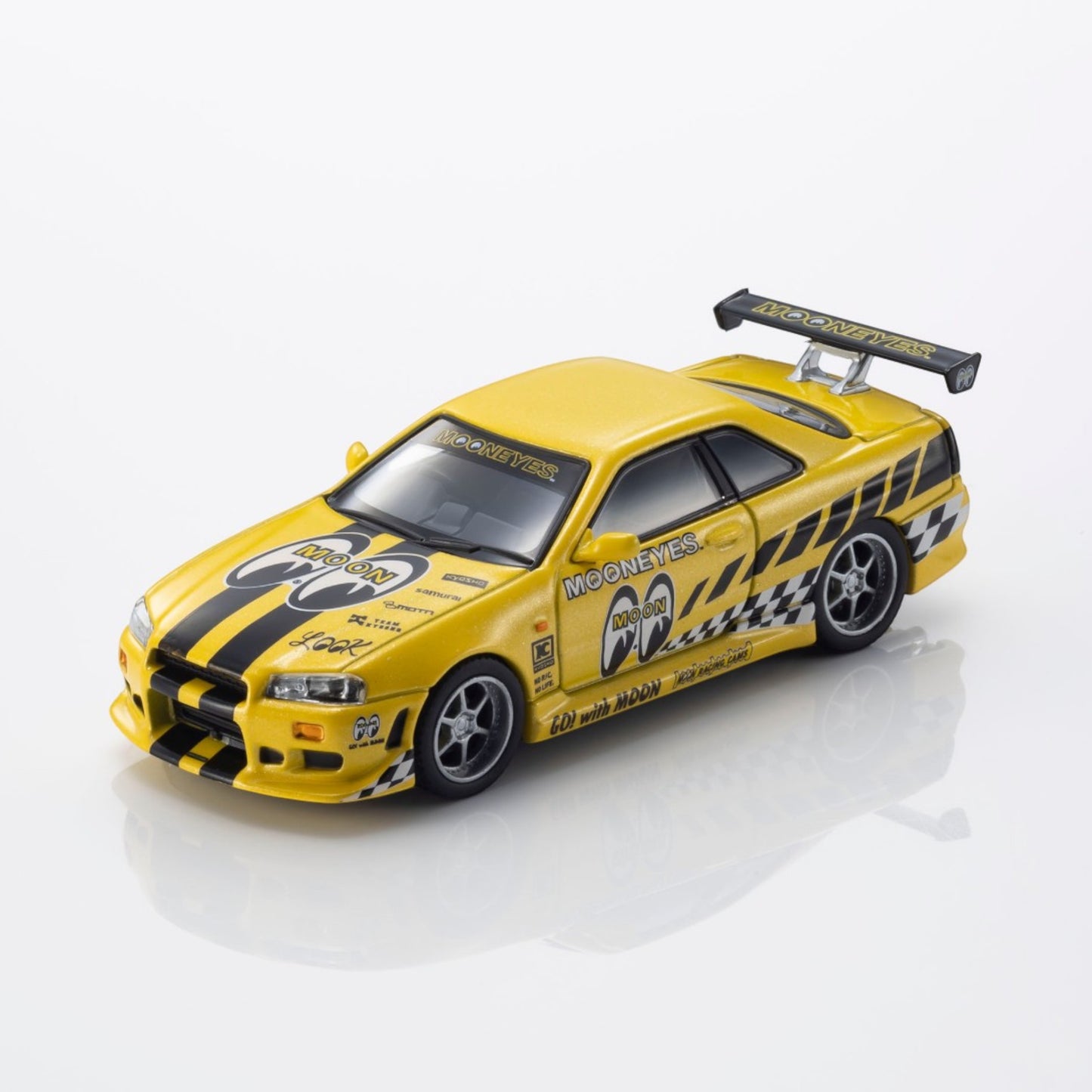 Kyosho - Pre-Order - NISSAN SKYLINE GT-R (R34) MOONEYES 1 WITH LED 2026 - 07134LM2
