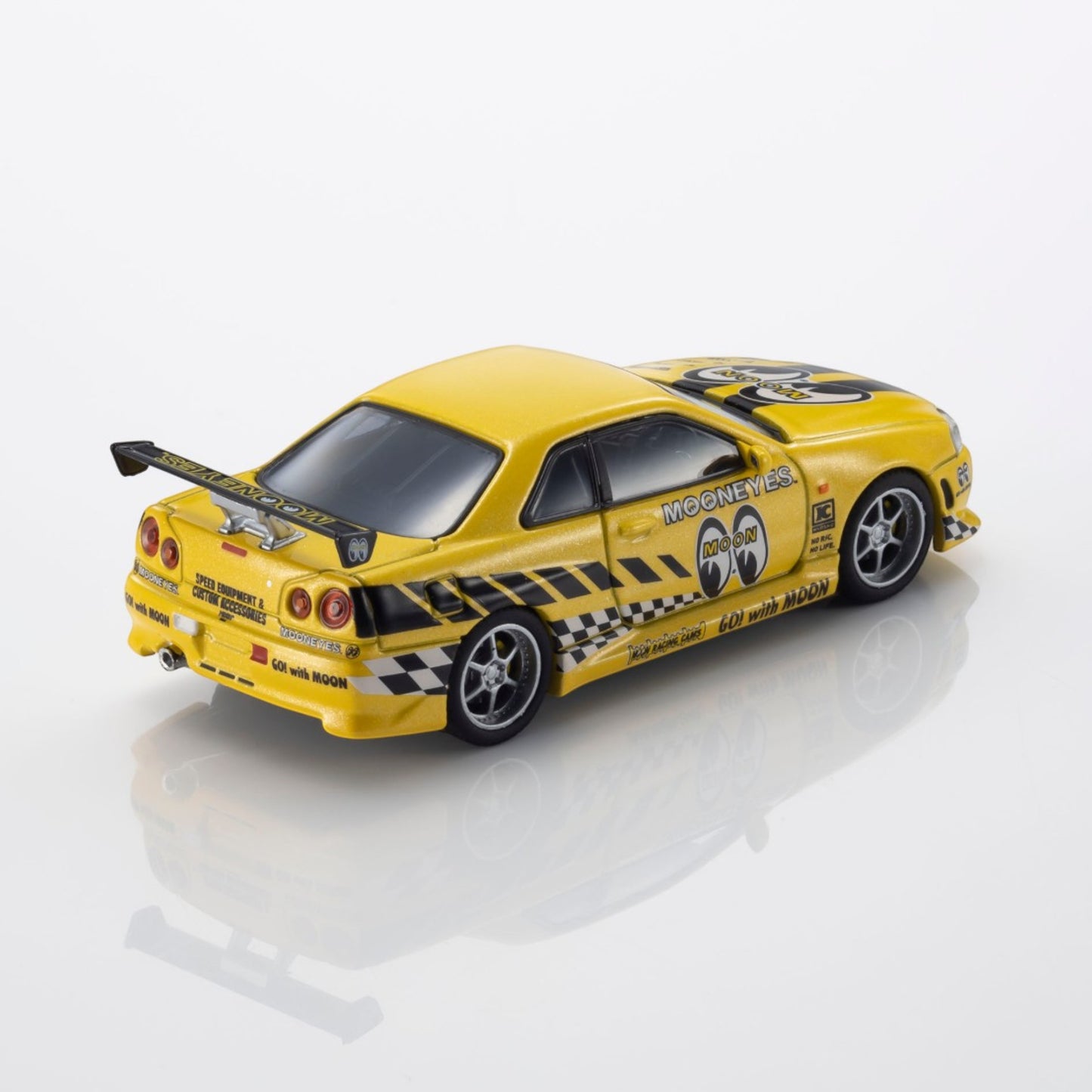Kyosho - Pre-Order - NISSAN SKYLINE GT-R (R34) MOONEYES 1 WITH LED 2026 - 07134LM2
