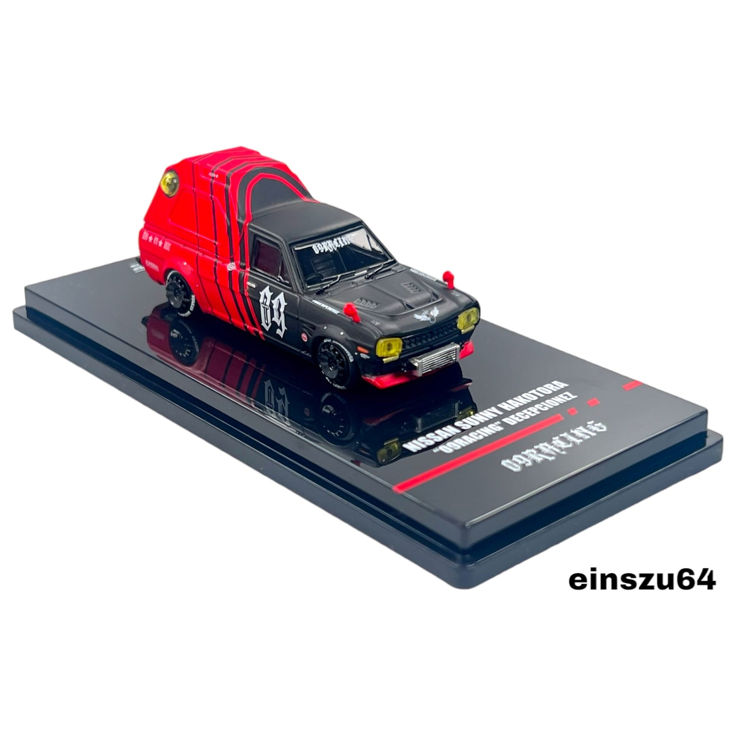 INNO64 - Nissan Sunny Hakotora *09 Racing* Decepcionez - IN64-HKT09-RAD - 1:64