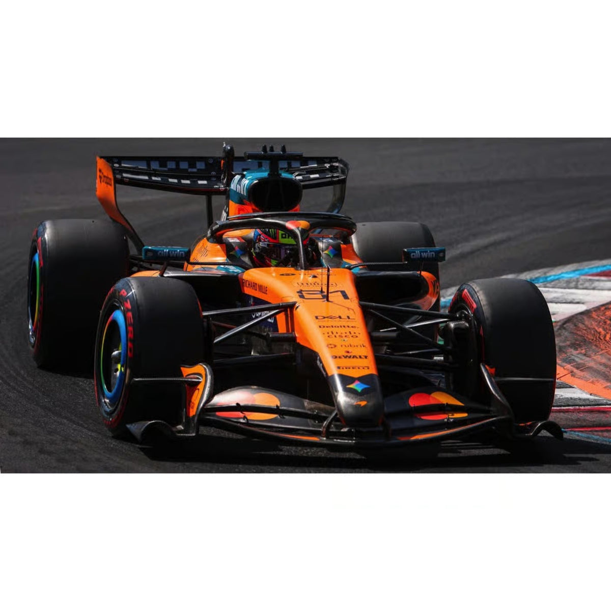 Spark 1:64 - Pre-Order - 64S277: Formula One 2026 - McLaren Mastercard F1 Team MCL40 No.81 5th Italian GP 2026 Oscar Piastri