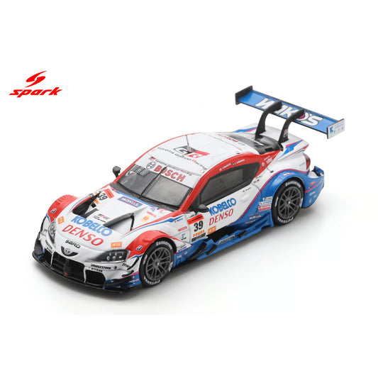 Spark 1:64 - Pre-Order - DENSO KOBELCO SARD GR Supra TGR TEAM SARD No.39 GT500 SUPER GT 2025 Y. Sekiguchi - S. Fenestraz - 64SGT25039