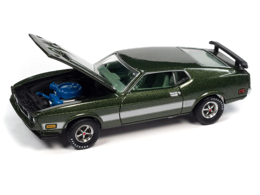 AUTO WORLD - 1973 FORD MUSTANG MACH 1 - IVY GLOSS POLY - 1:64 - AWSP099B