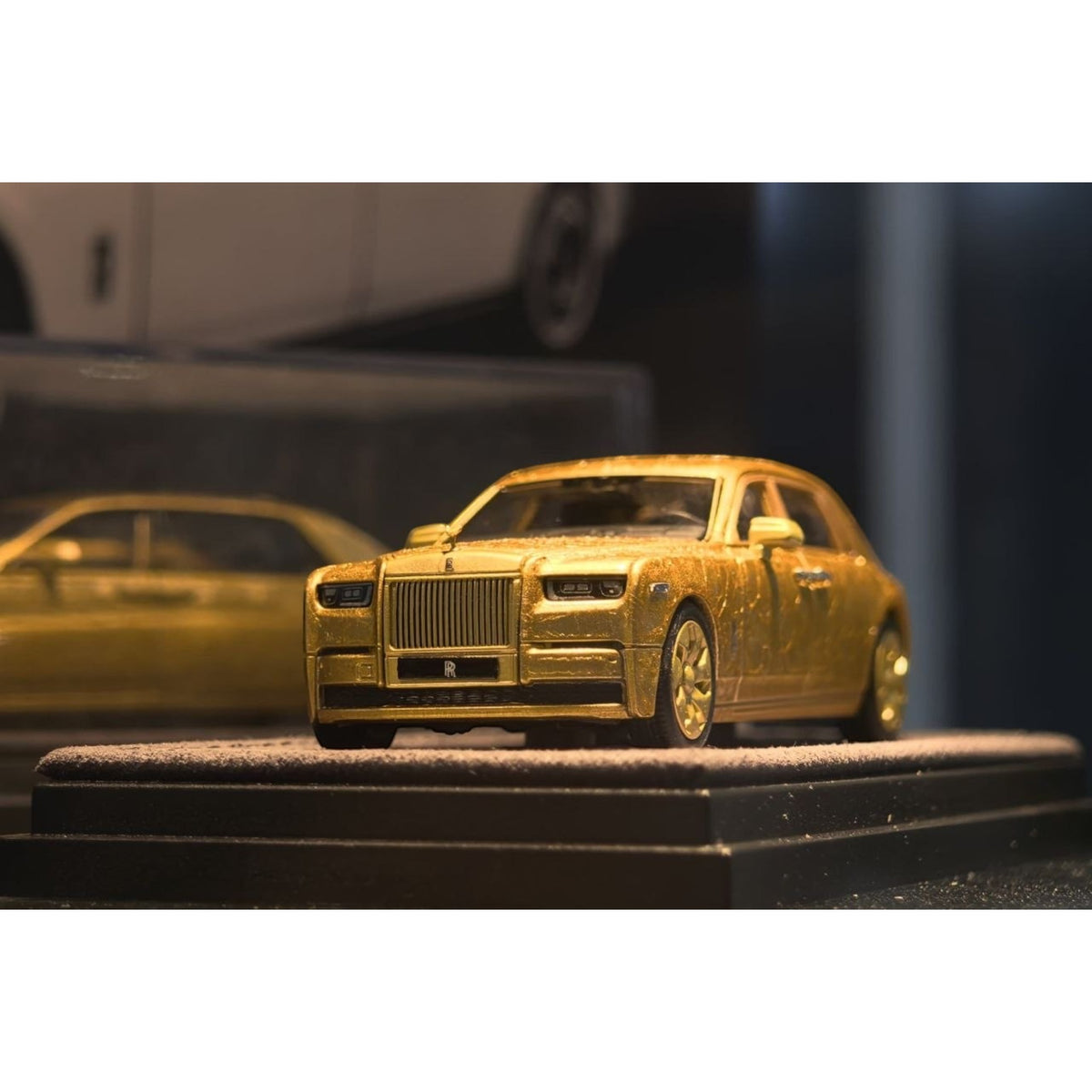 Banana Model BM - Phantom VIII Series II EWB Edition, gold - TMCS2026 Event Model