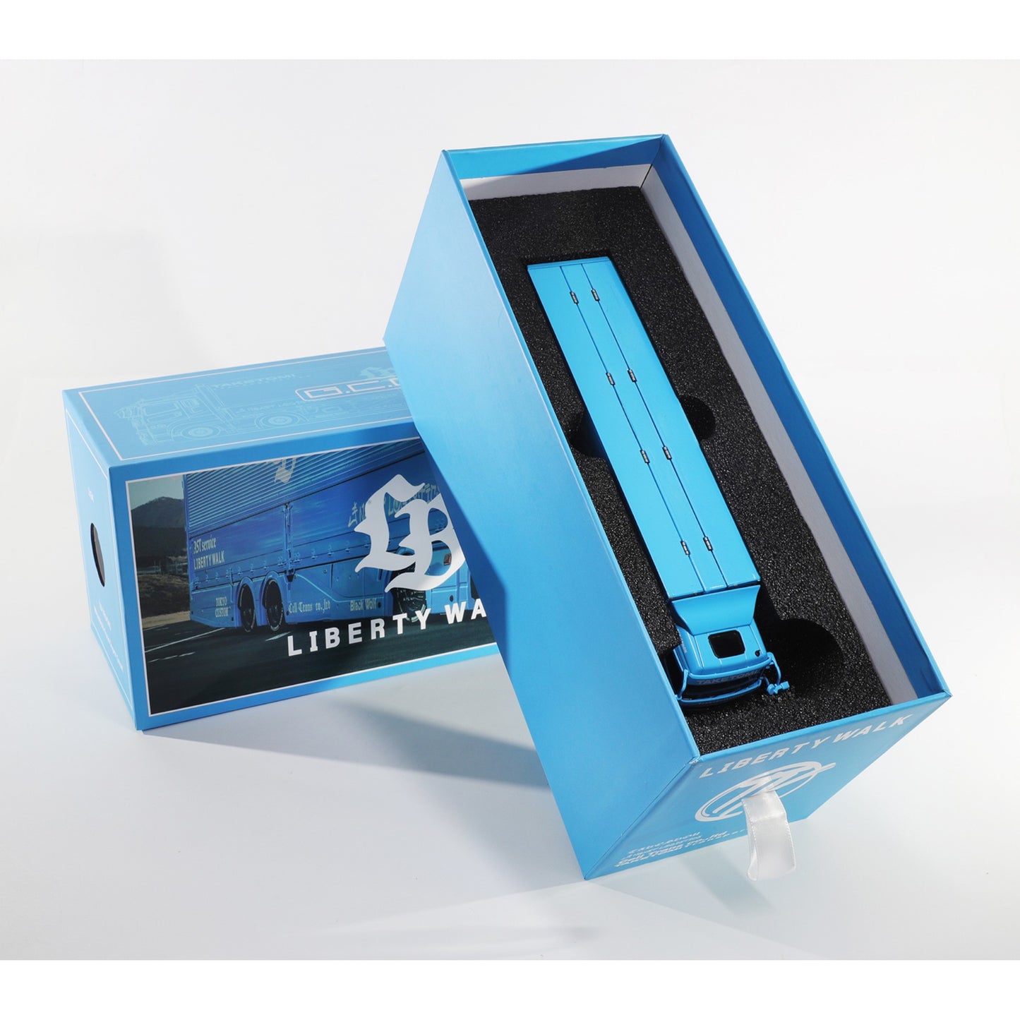 GCD - Pre-Order - LB Truck Mitsubishi Fuso Super Great, Baby Blue - GCD64-KS-073-576