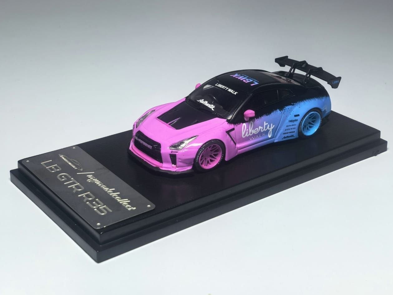 ModelCollect - Pre-Order - GT-R R35, LB 1.5 - Flash Pink-Blue - MC64-R35-FPB