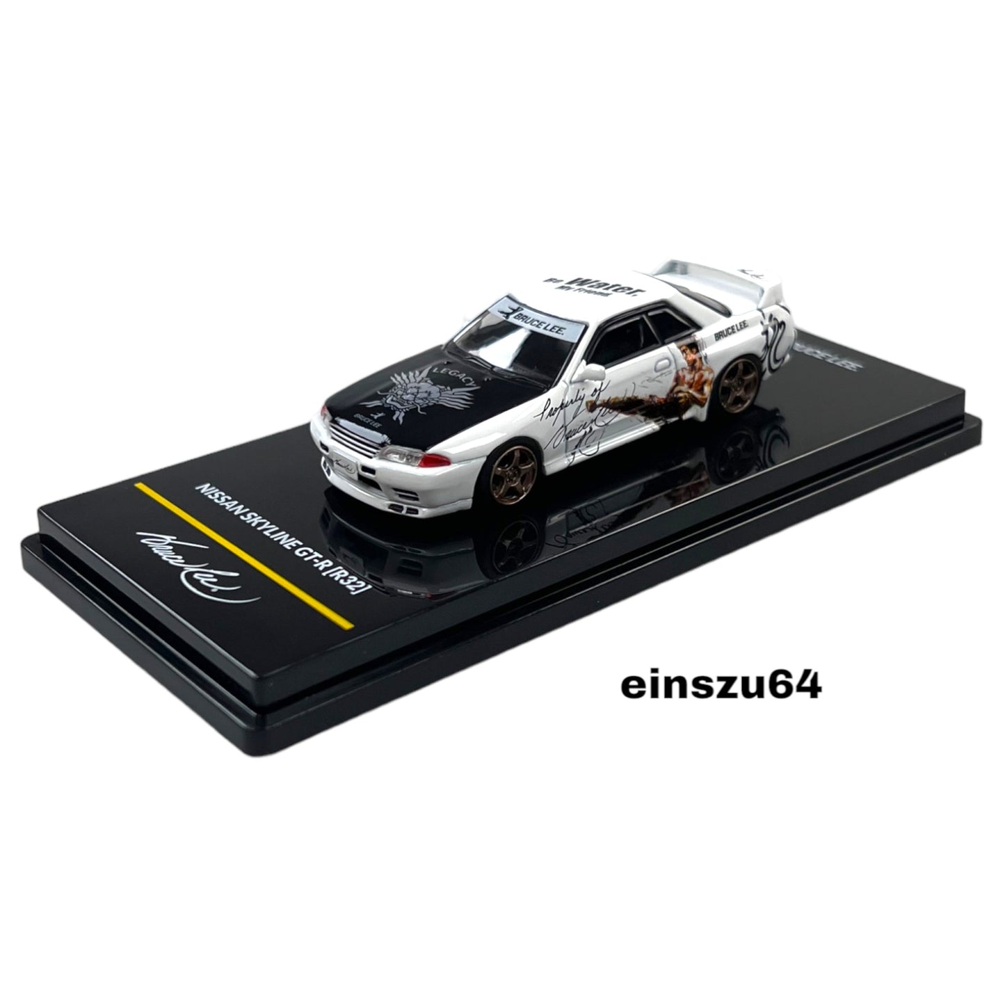 INNO64 - Nissan Skyline GTS-R R32 *Bruce Lee 50th Anniversary*, white/black - 1:64 - IN64-R32BRUCELEE-W
