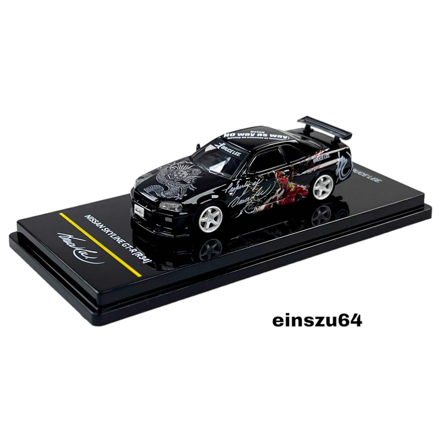 INNO64 - *Bruce Lee 50th Anniversary* Nissan Skyline - Komplettset - OVP