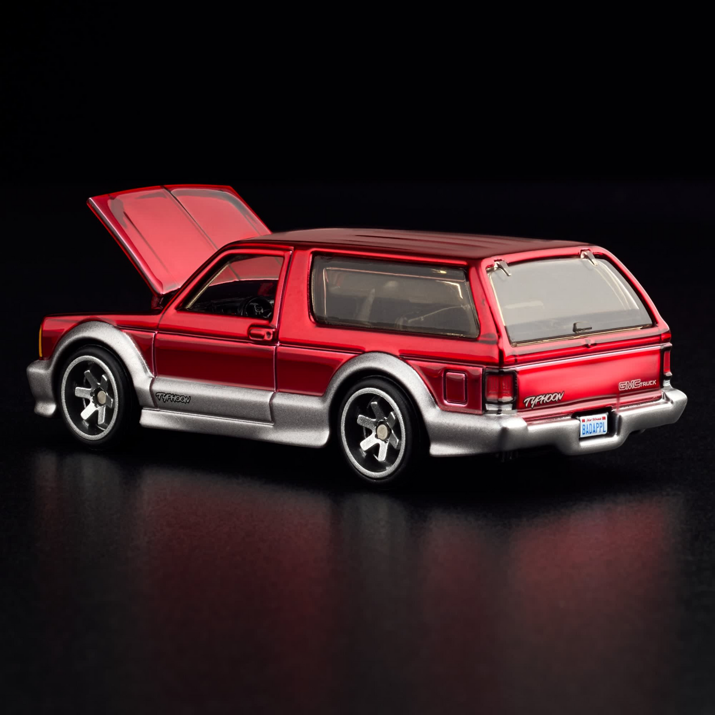 Hot Wheels Collector 2025 - RLC Exclusive - 1992 GMC Typhoon, Spectraflame rot - JCP13