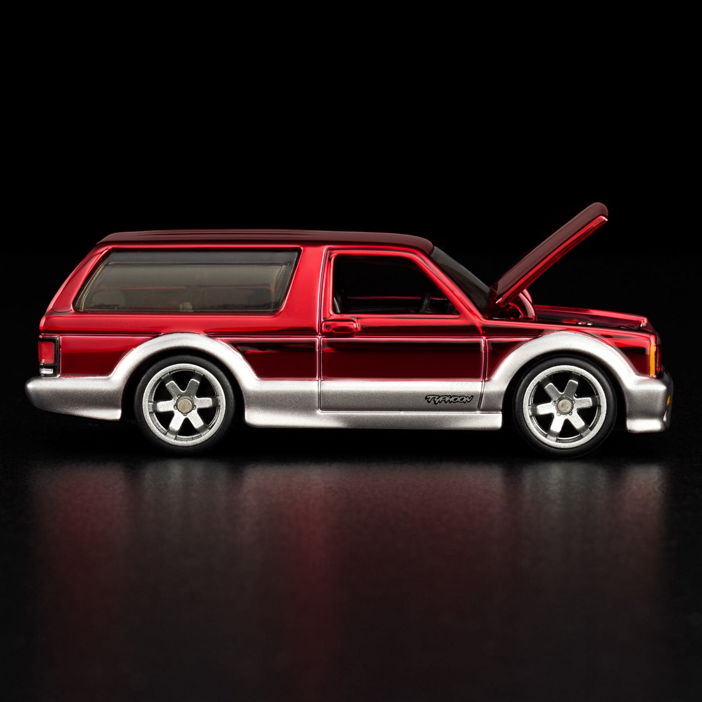 Hot Wheels Collector 2025 - RLC Exclusive - 1992 GMC Typhoon, Spectraflame rot - JCP13