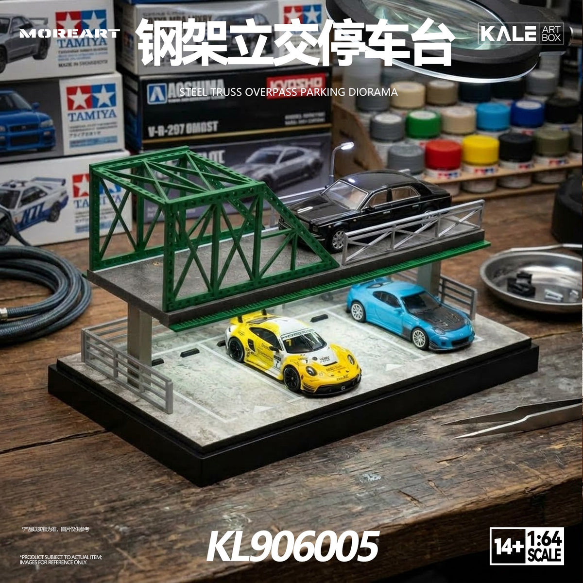 MoreArt & Kaler - Pre-Order - Steel Frame Overpass Parking Area Diorama mit Beleuchtung - KL906005