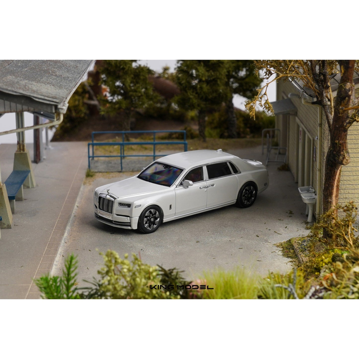 King Model - Pre-Order - Phantom, white - KM64-PHAN-WHI