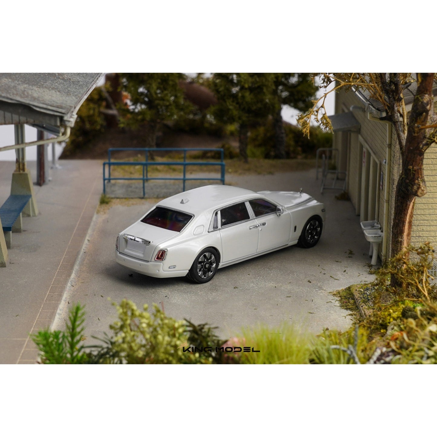 King Model - Pre-Order - Phantom, white - KM64-PHAN-WHI