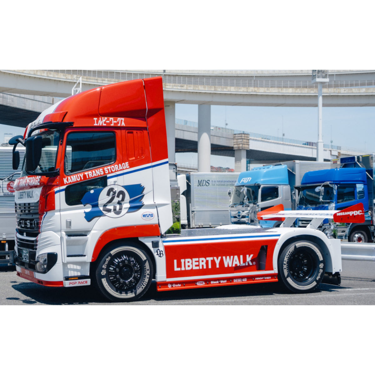 GCD - Pre-Order - LB-Trucks UD Quon Head-Red/White (RHD) - KS-099-855