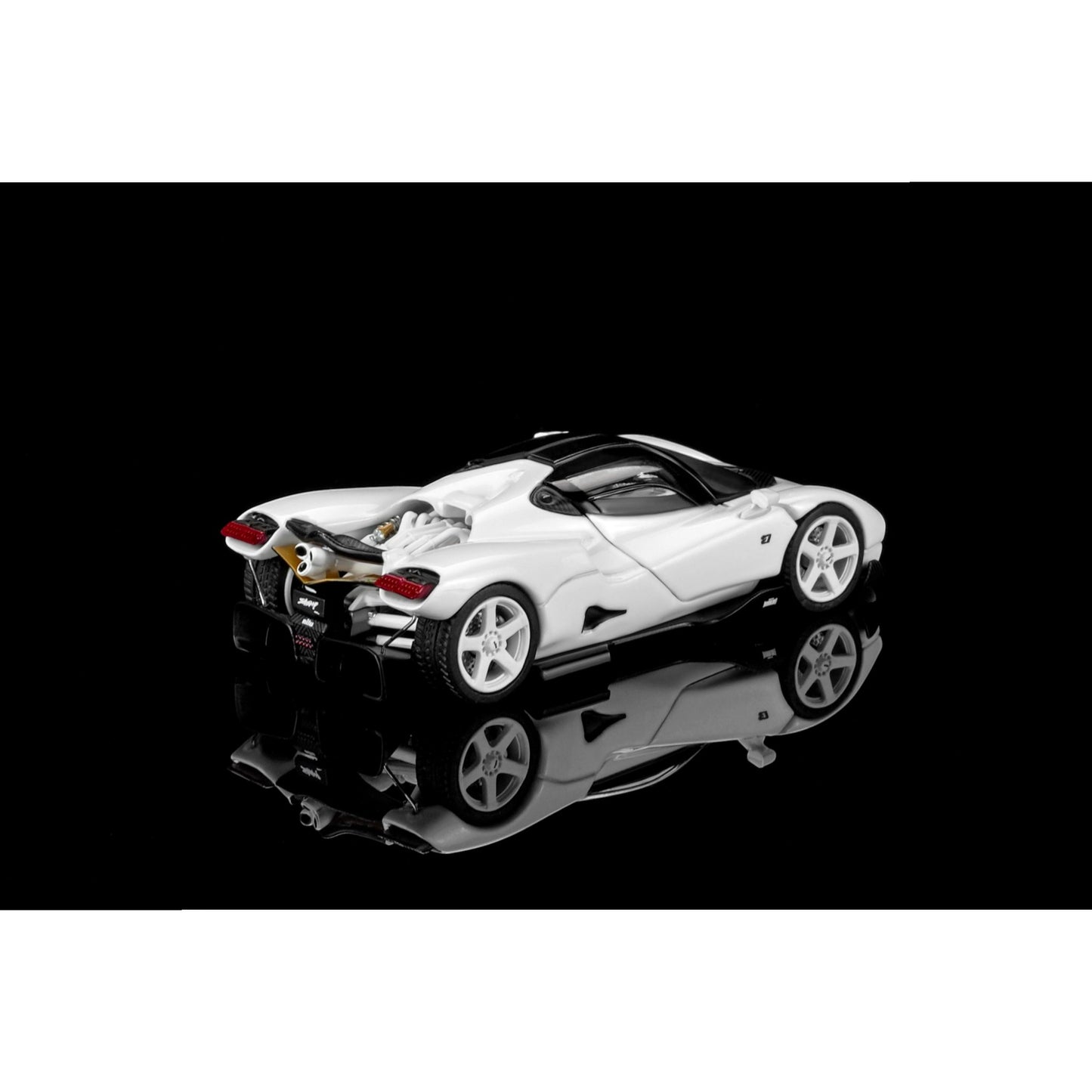 Motorhelix - Pre-Order - Nilu Hypercar - Suzuka White - M67002