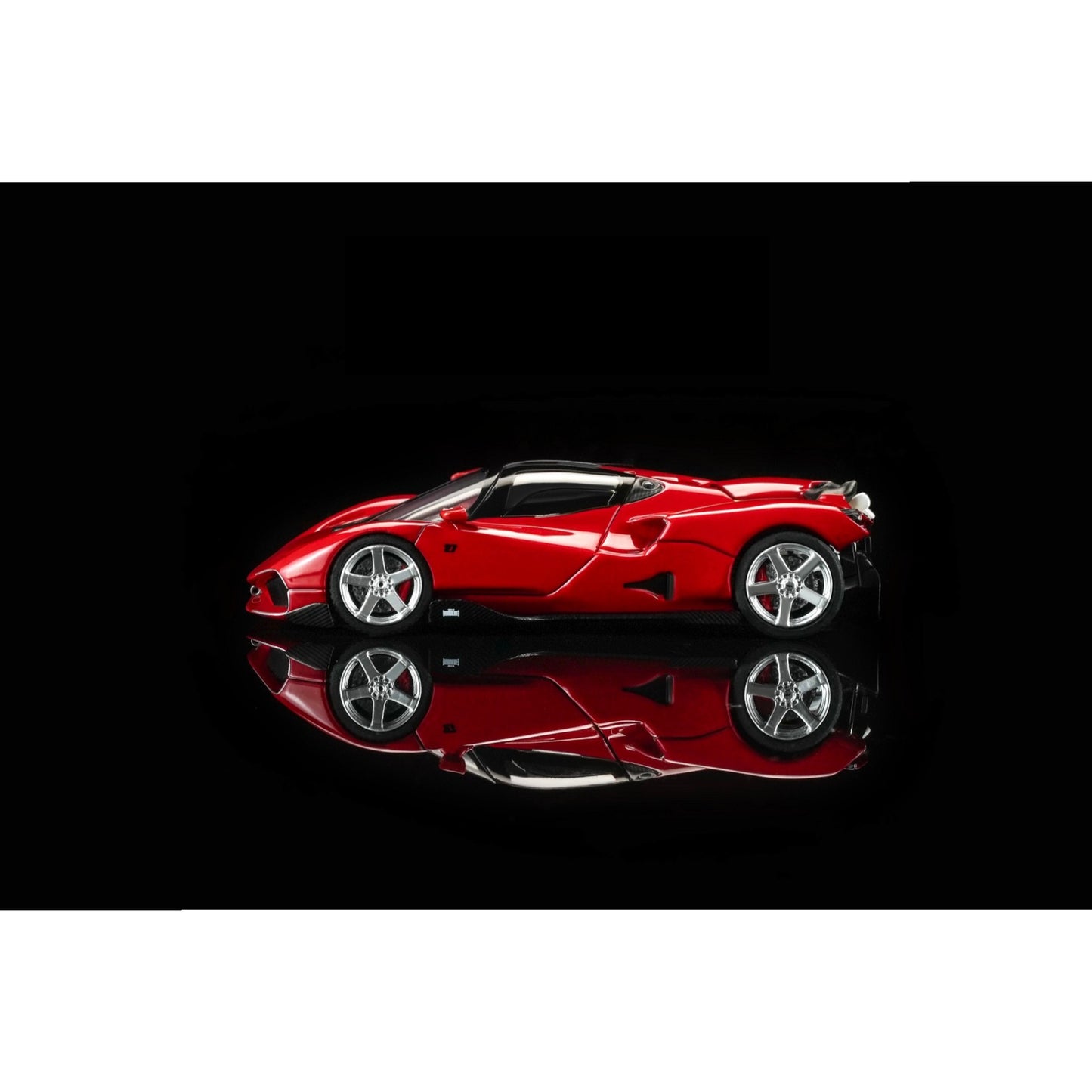 Motorhelix - Pre-Order - Nilu Hypercar - Gilles Red - M67004