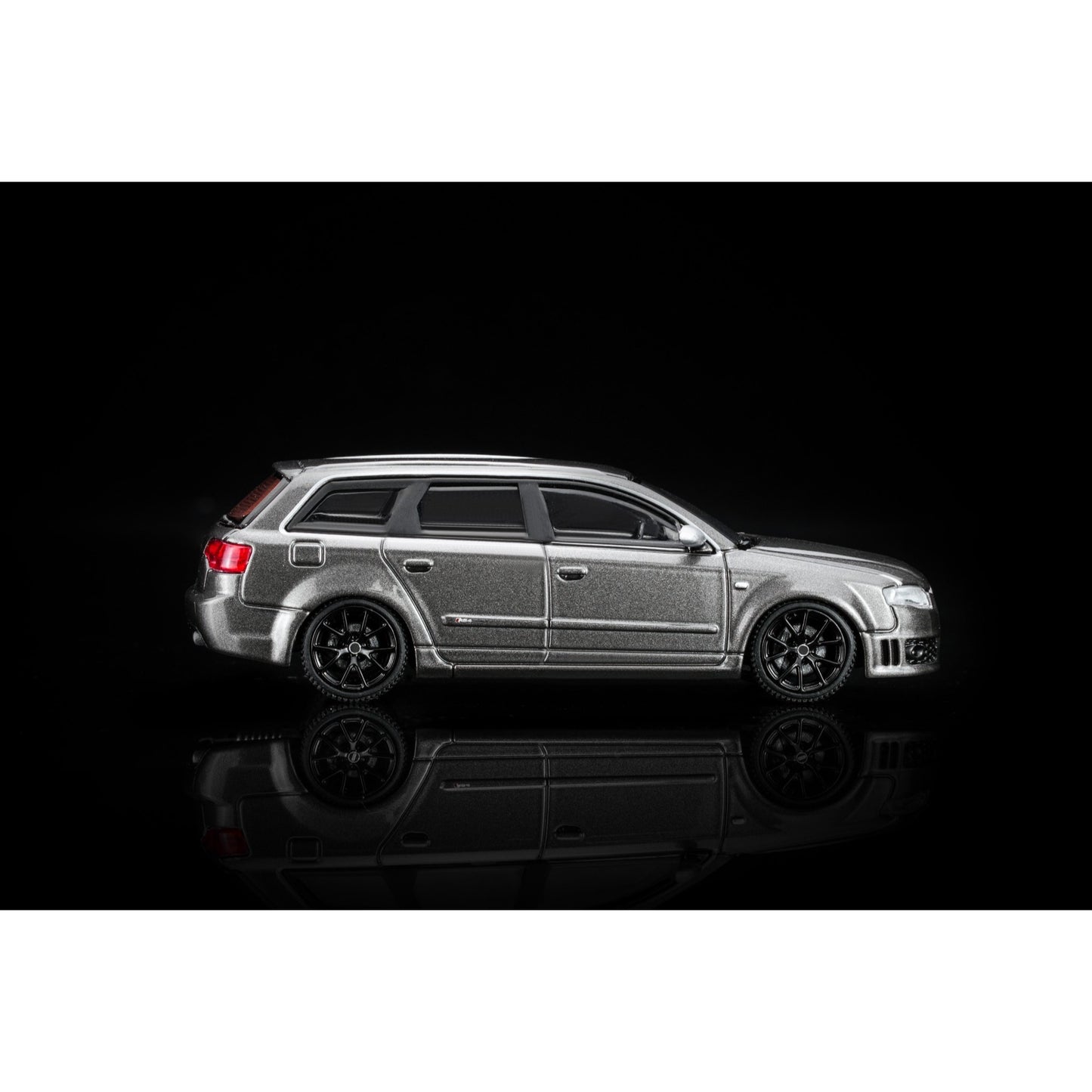 Motorhelix - Pre-Order - Audi RS4 (B7) 2005 - Grey Pearl - M68308