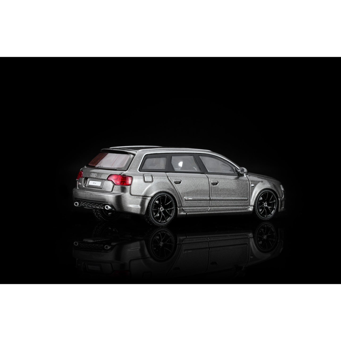 Motorhelix - Pre-Order - Audi RS4 (B7) 2005 - Grey Pearl - M68308