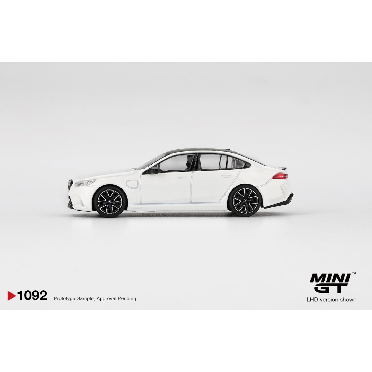 Mini GT - Pre-Order - BMW M5 Alpine White - MGT01092 (LHD)