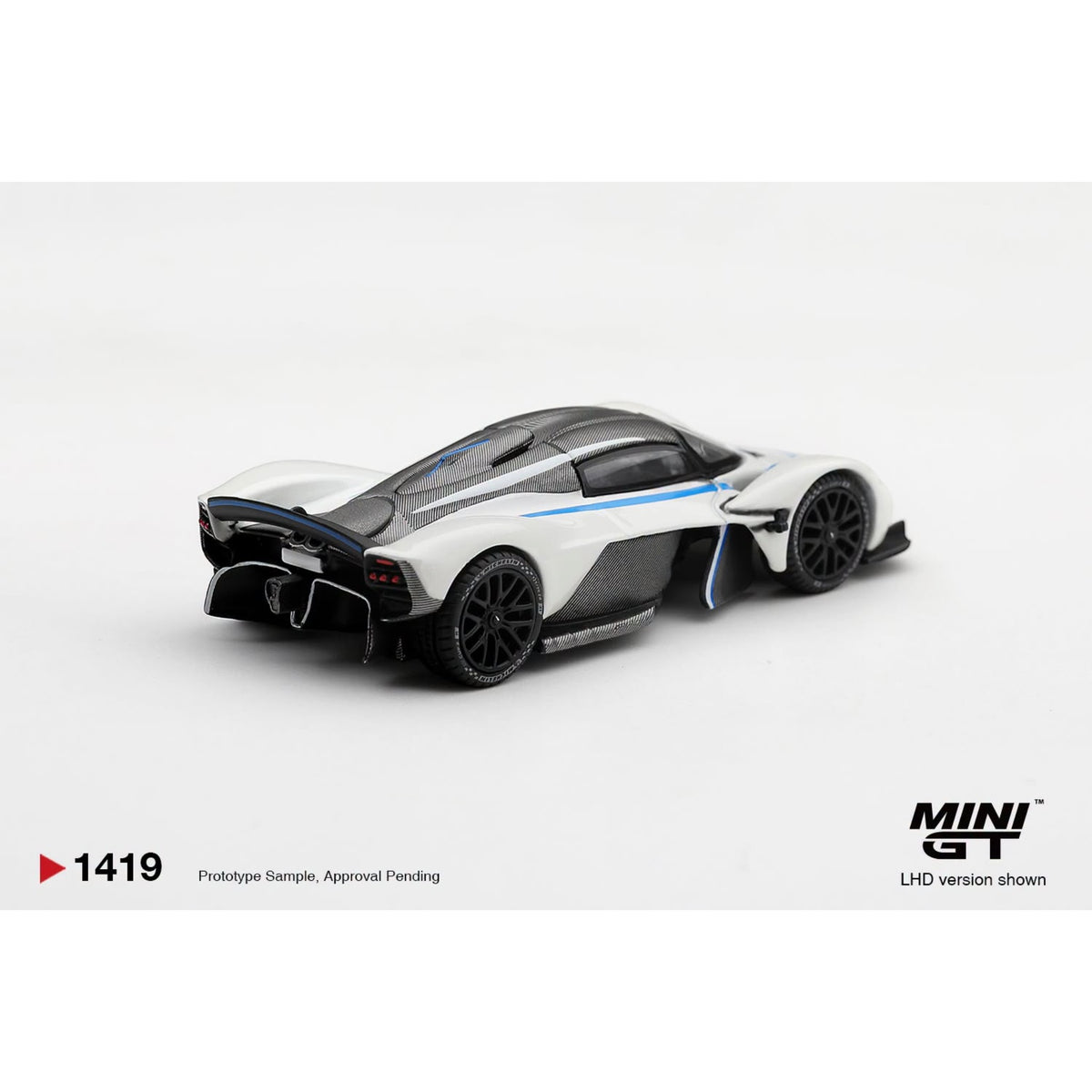 Mini GT - Pre-Order - Aston Martin Valkyrie Escaping White - MGT01419 (LHD)