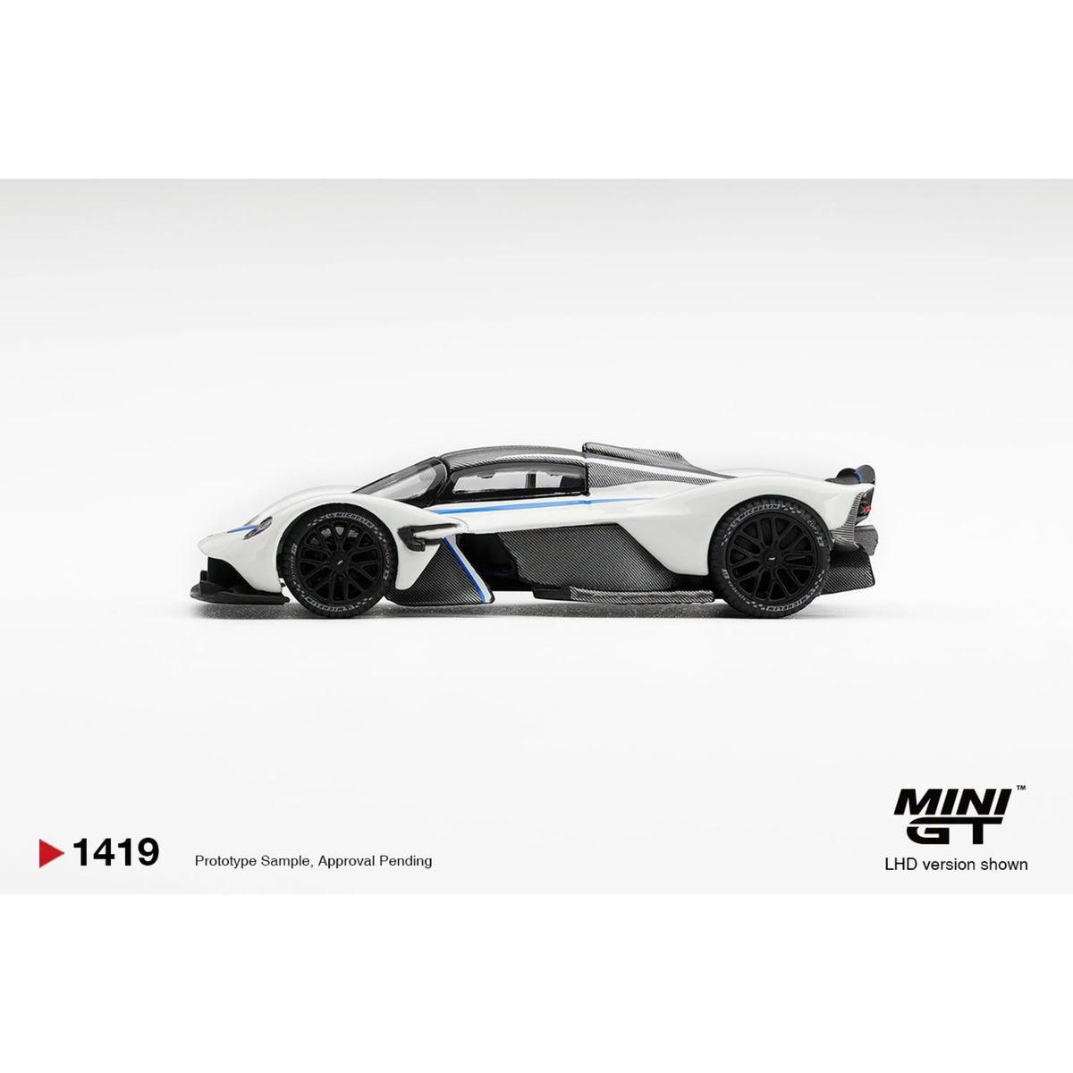 Mini GT - Pre-Order - Aston Martin Valkyrie Escaping White - MGT01419 (LHD)