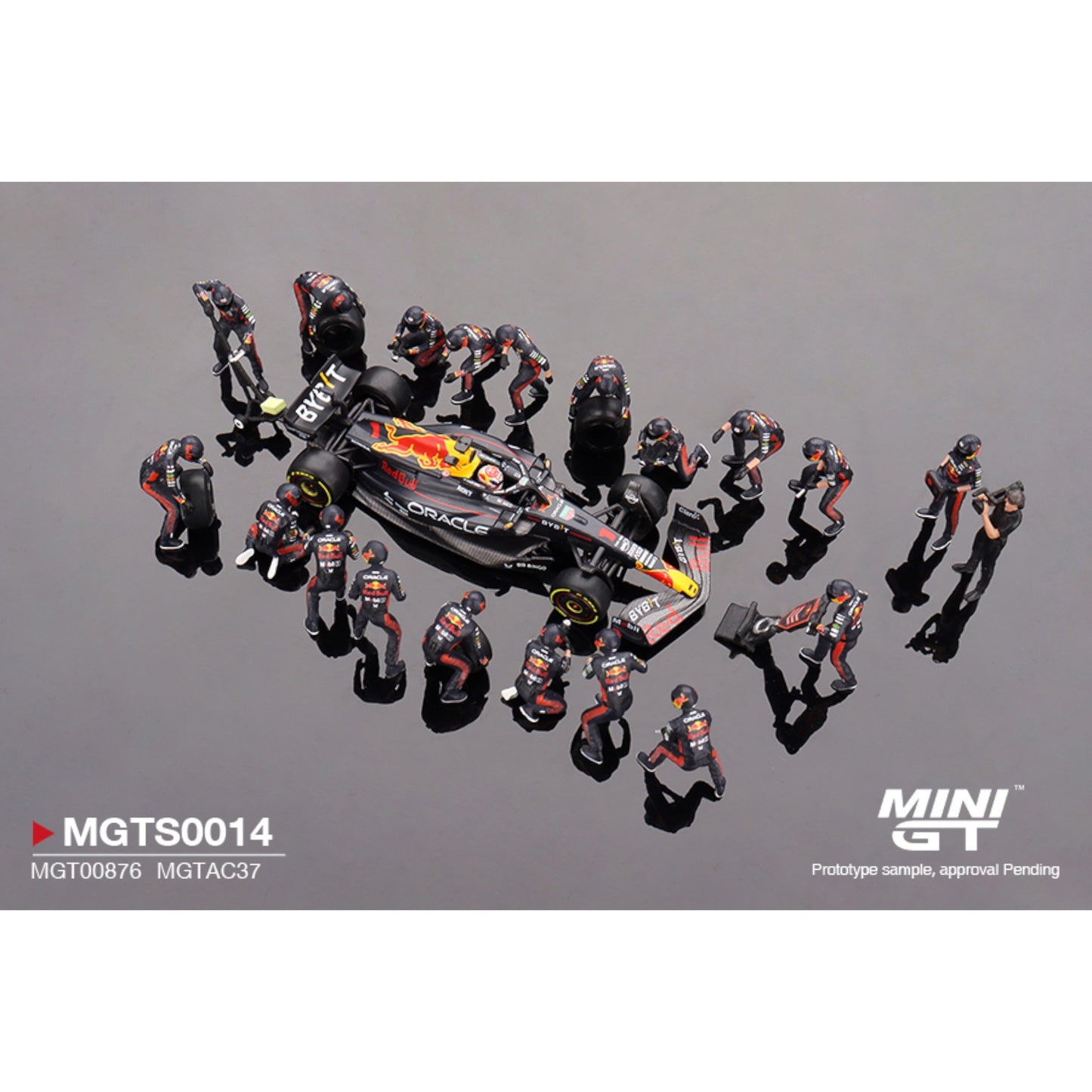 Mini GT - Oracle Red Bull Racing RB19 #1  Max Verstappen 2023 F1 2023 Japanese Grand Prix Pit Crew Set - MGTS0014