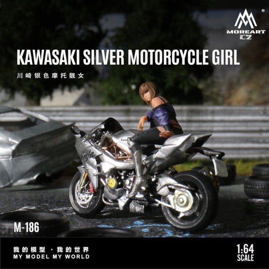 Pre-Order bis 31.08.2025 - MoreArt - Kawasaki Silver Motorcycle Girl - MO222186