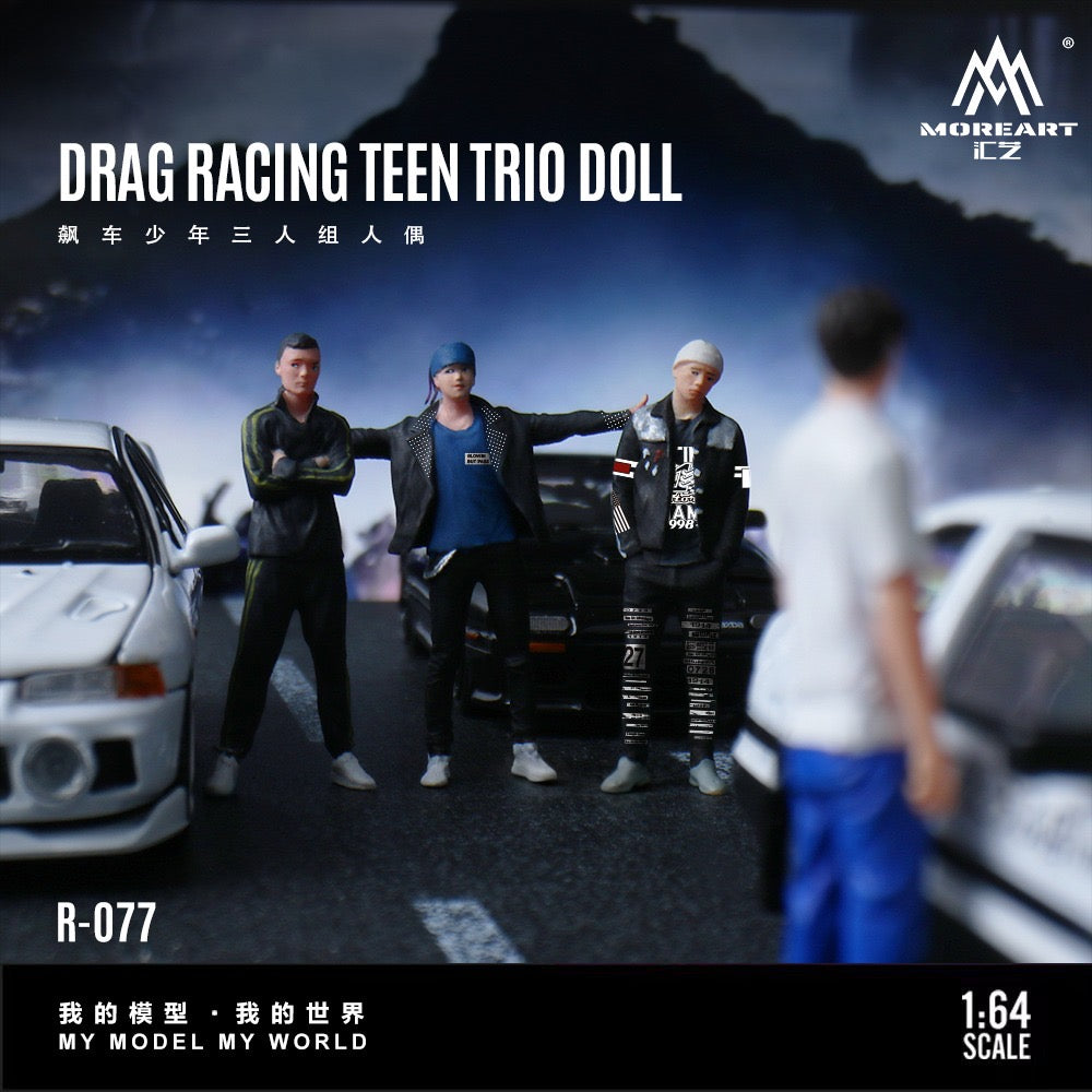 Pre-Order bis 13.12.2025 - MoreArt - Racing Car Youth Trio Dolls - Resin - MO223077