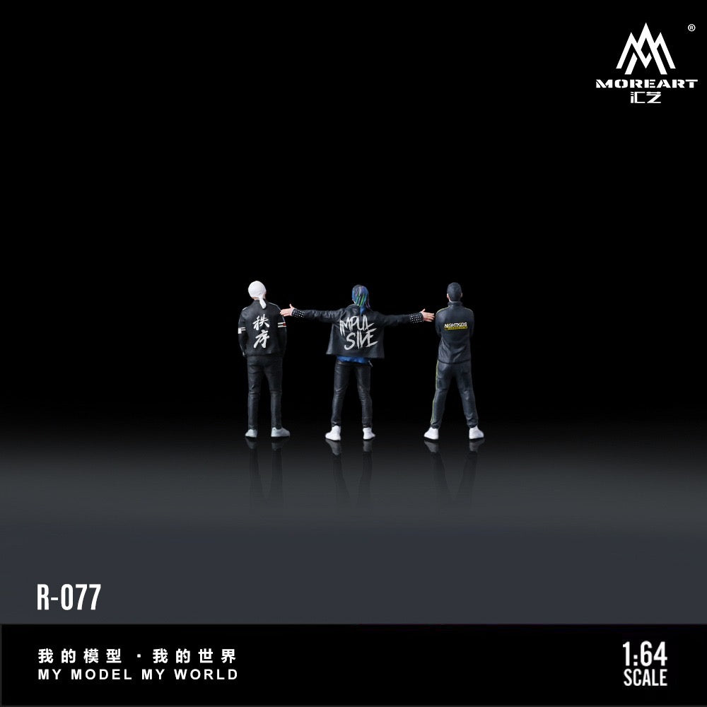 Pre-Order bis 13.12.2025 - MoreArt - Racing Car Youth Trio Dolls - Resin - MO223077