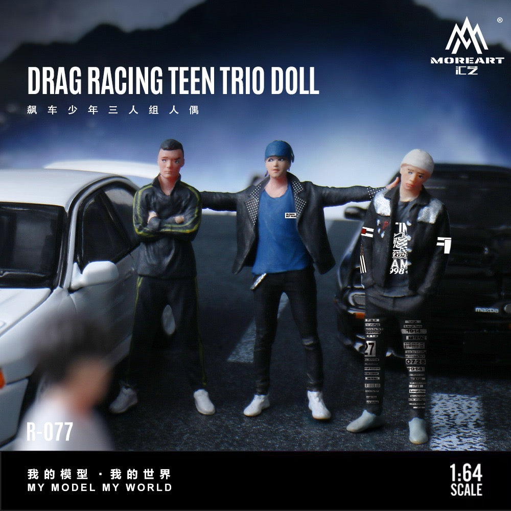 Pre-Order bis 13.12.2025 - MoreArt - Racing Car Youth Trio Dolls - Resin - MO223077