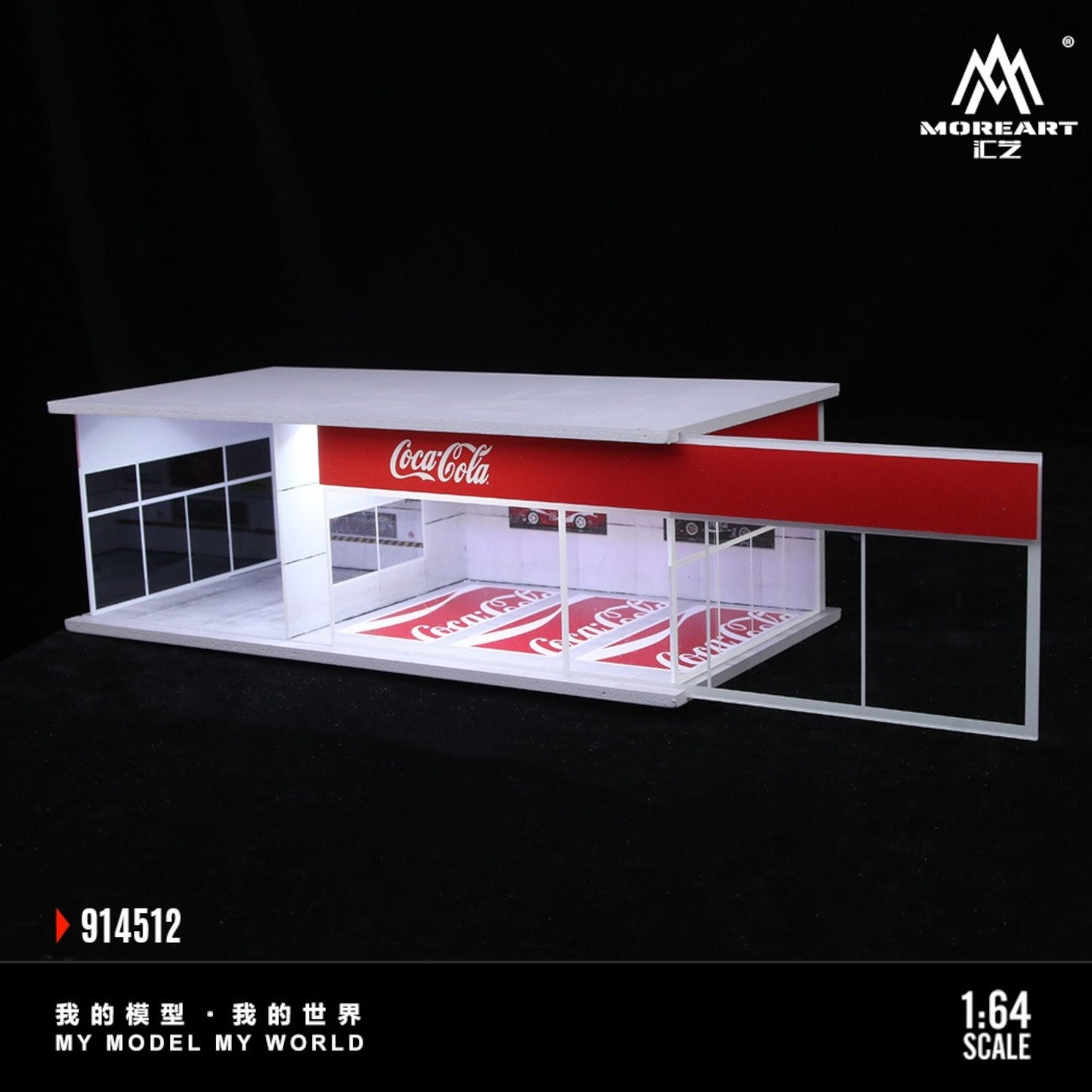 Pre-Order bis 28.08.2025 - MoreArt - Coca-Cola Exhibition Hall Diorama mit Beleuchtung - MO914512