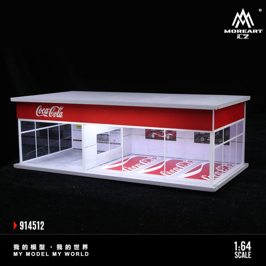 Pre-Order bis 28.08.2025 - MoreArt - Coca-Cola Exhibition Hall Diorama mit Beleuchtung - MO914512