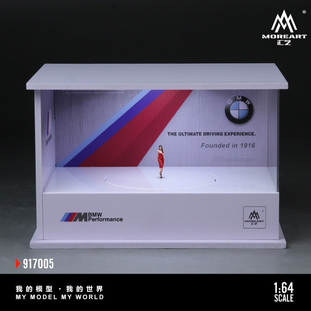 MoreArt - Pre-Order - BMW M Performance Rotating Exhibition Diorama mit Beleuchtung - MO917005