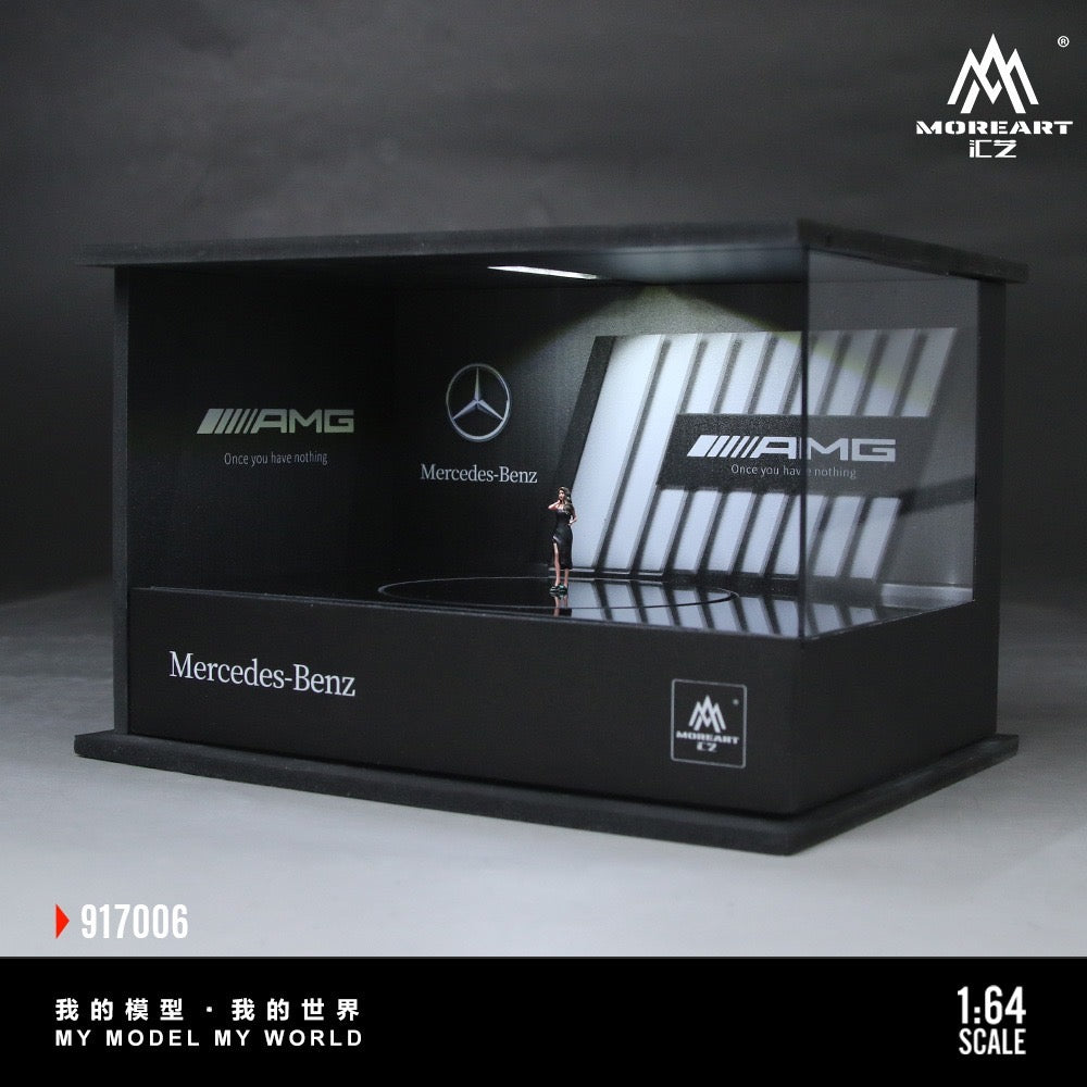 MoreArt - Pre-Order - Mercedes AMG Rotating Exhibition Diorama mit Beleuchtung - MO917006