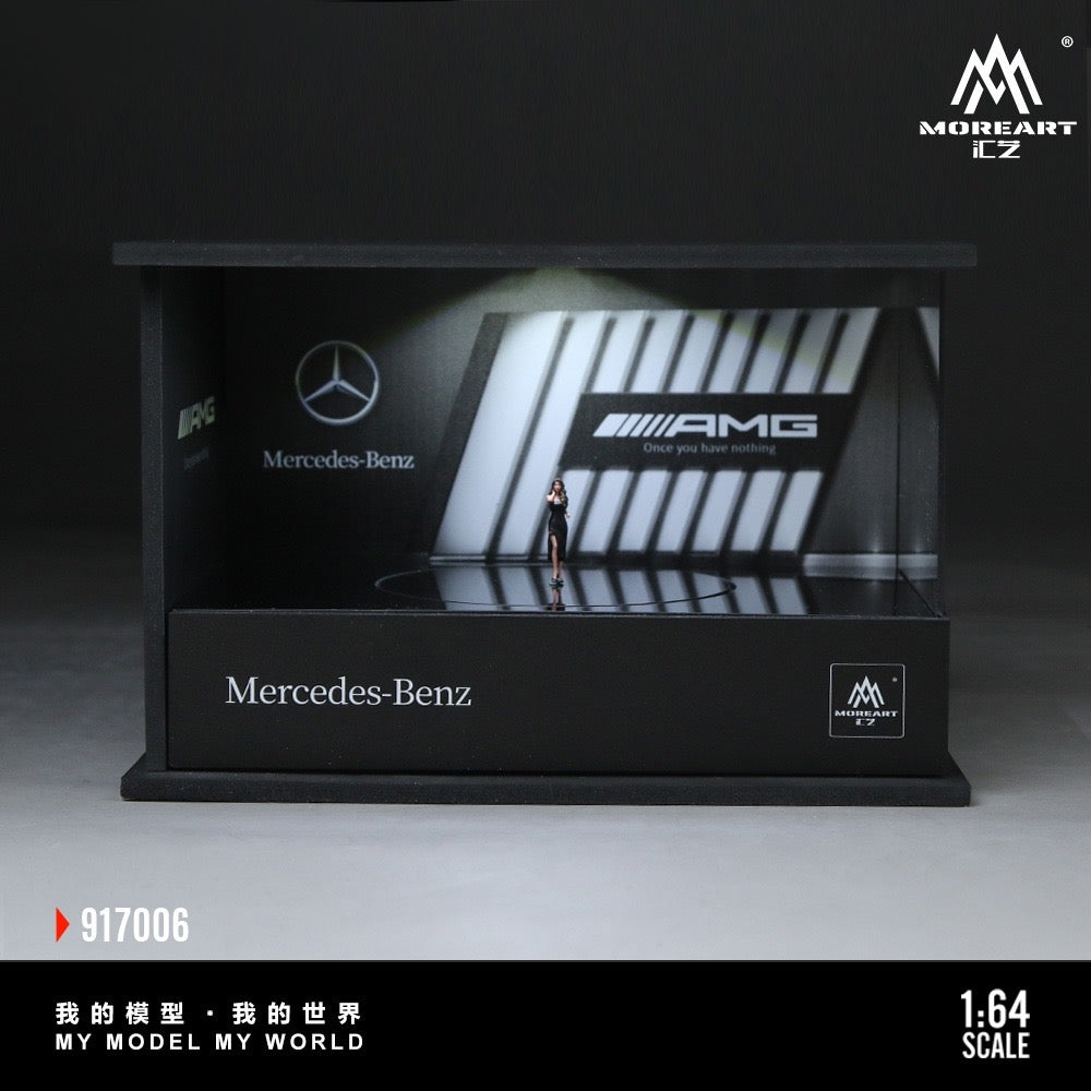 MoreArt - Pre-Order - Mercedes AMG Rotating Exhibition Diorama mit Beleuchtung - MO917006